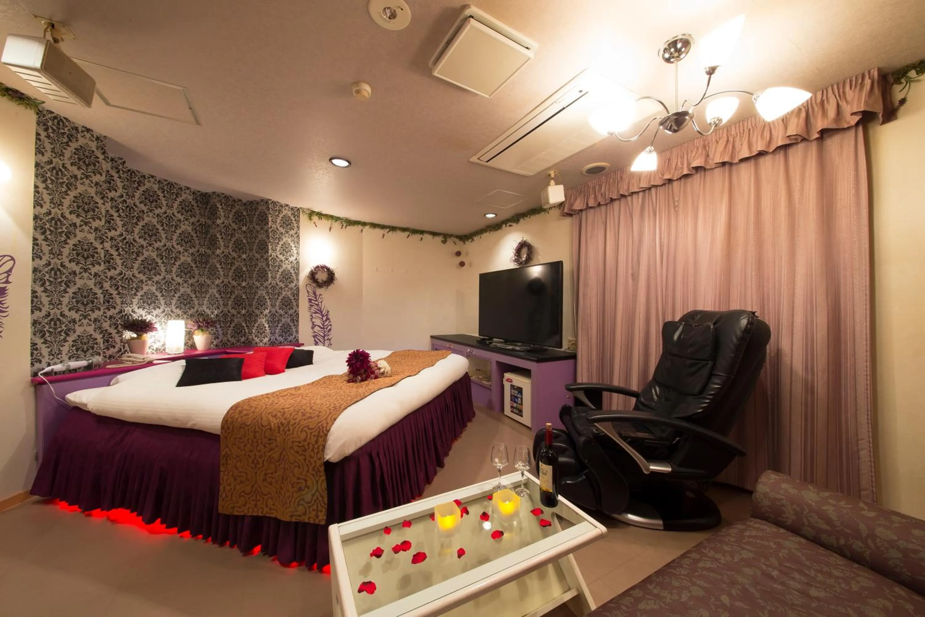 Bed in Hotel Gallery (Adult Only)