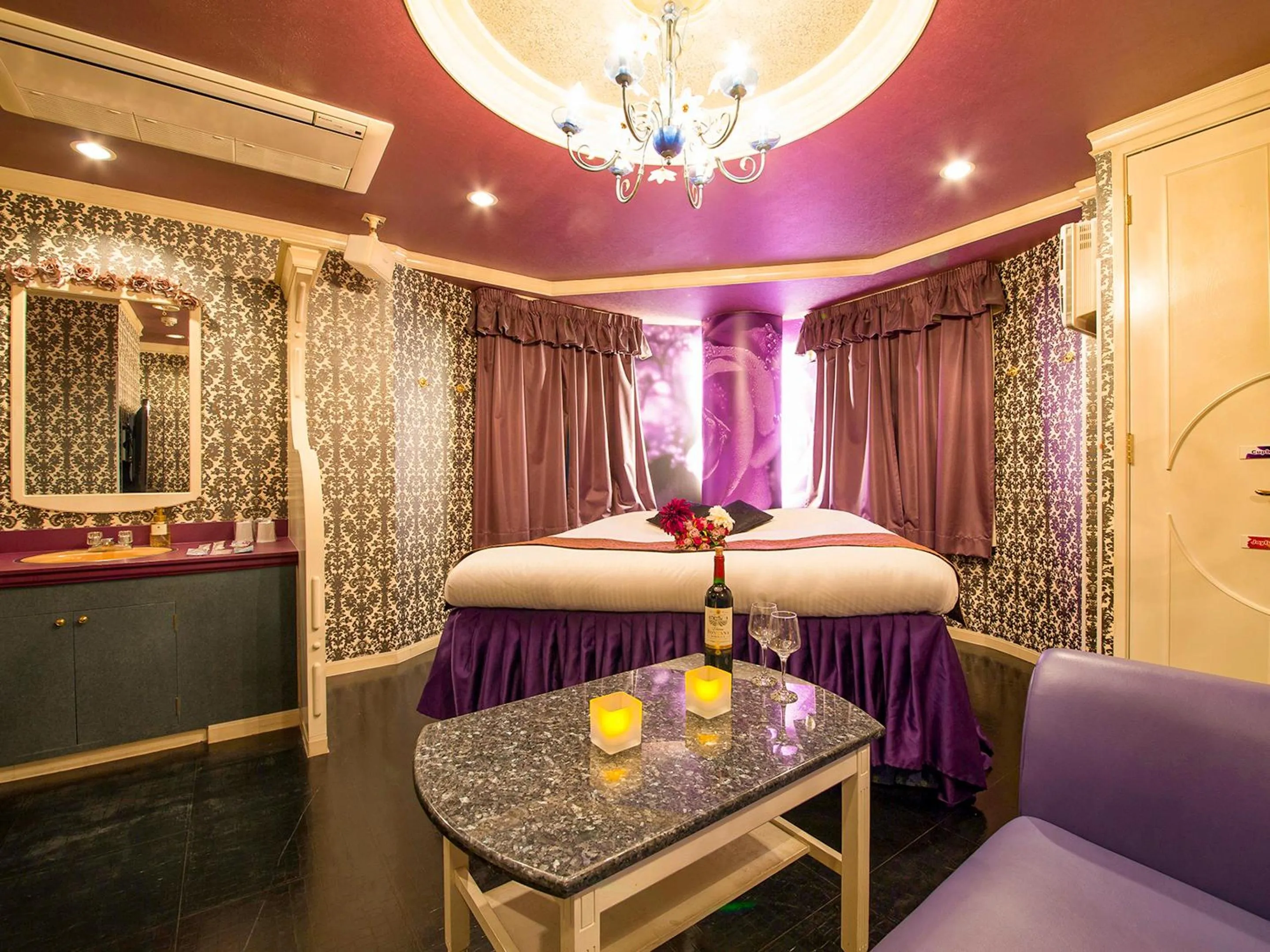 Photo of the whole room, Bed in Hotel Gallery (Adult Only)