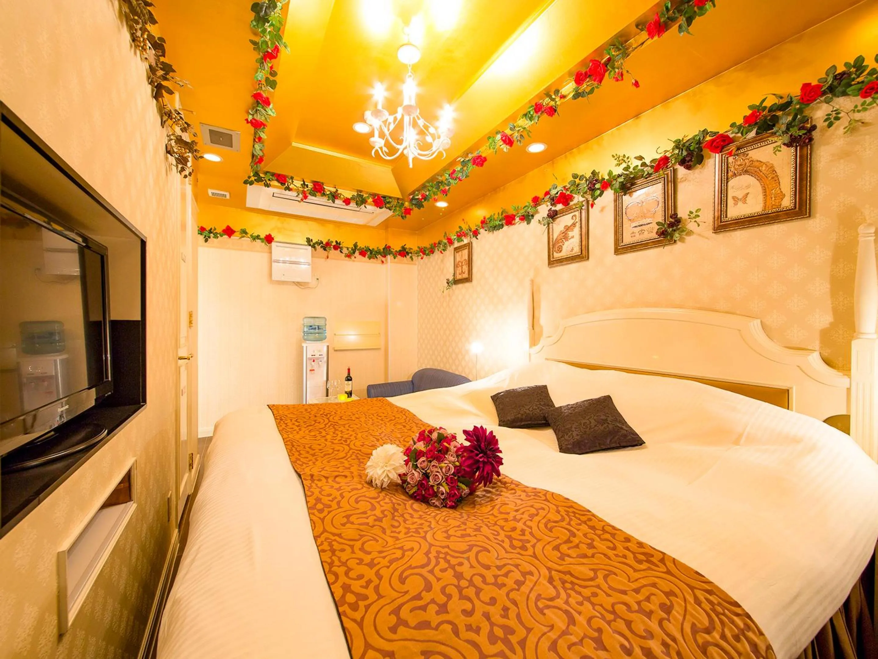 Photo of the whole room, Bed in Hotel Gallery (Adult Only)