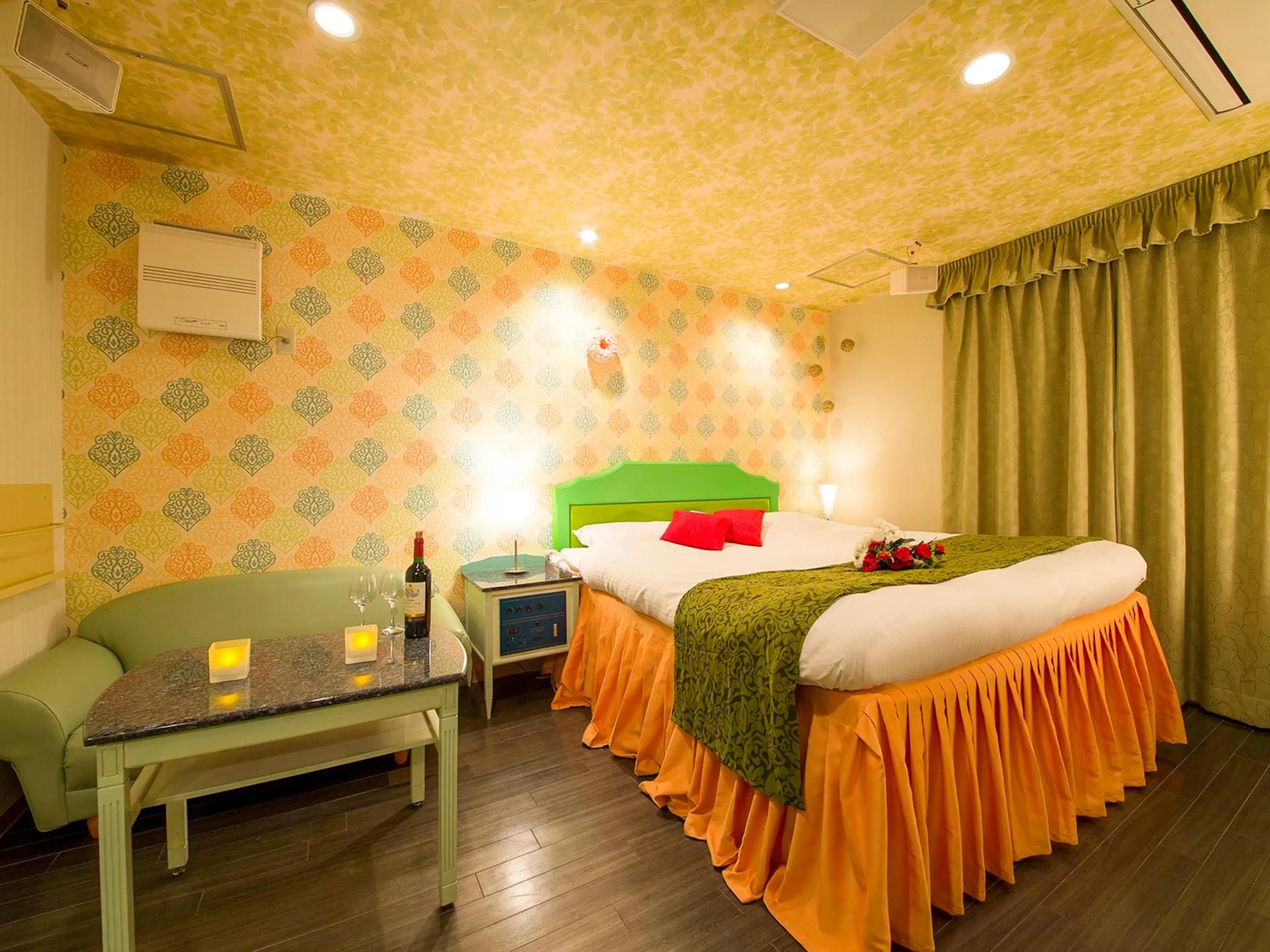 Photo of the whole room, Bed in Hotel Gallery (Adult Only)