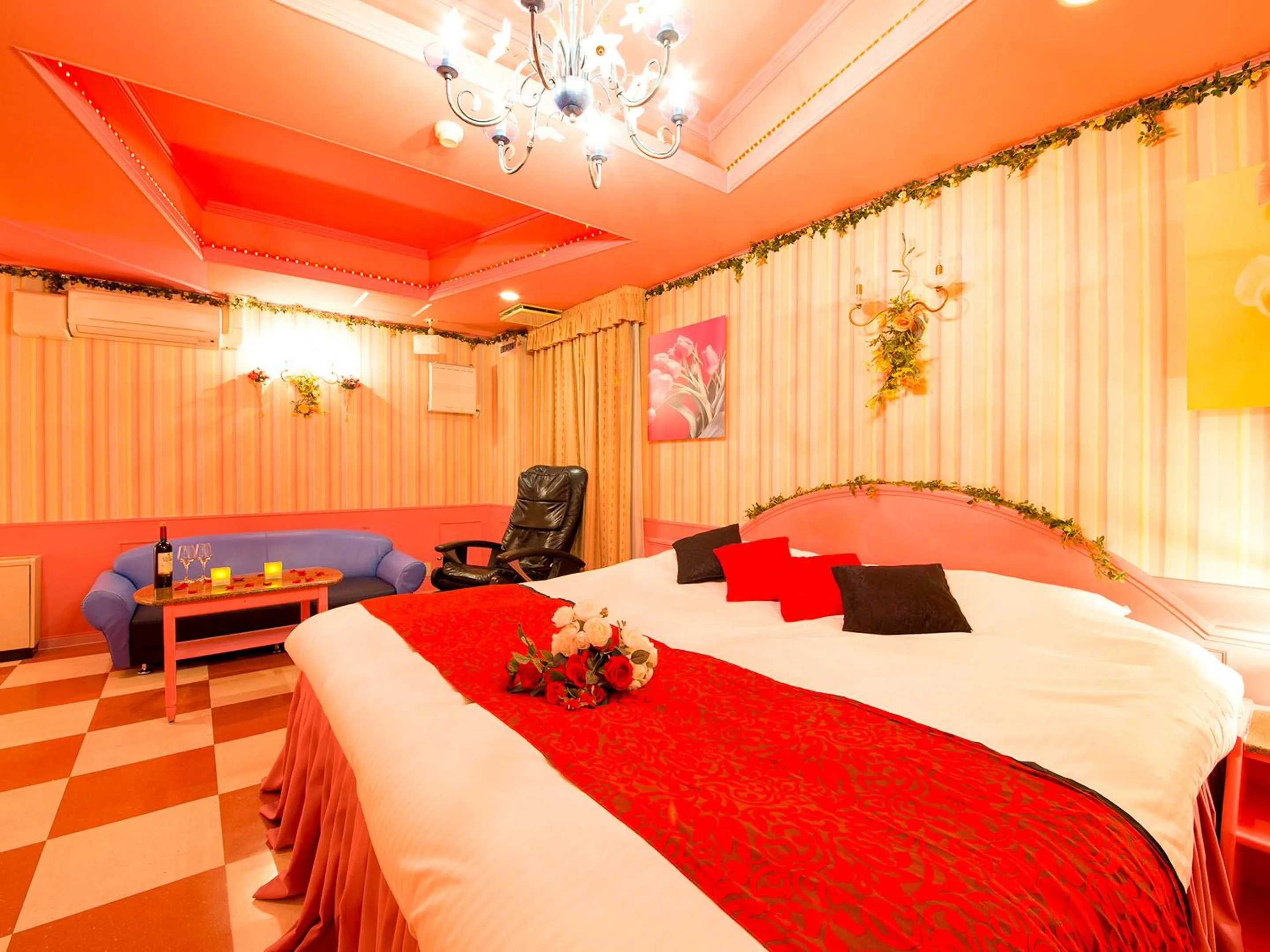 Photo of the whole room, Bed in Hotel Gallery (Adult Only)