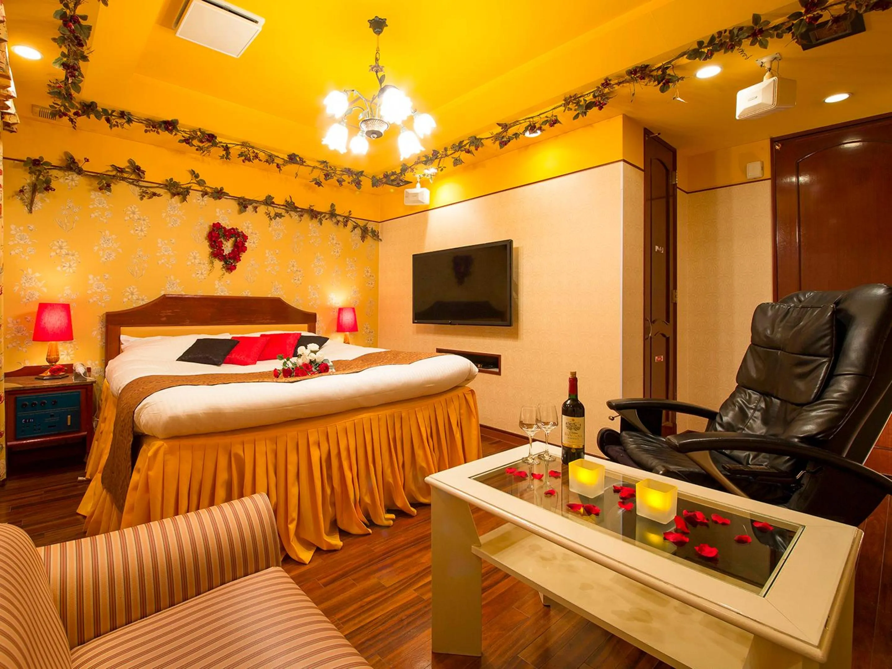 Photo of the whole room, Bed in Hotel Gallery (Adult Only)