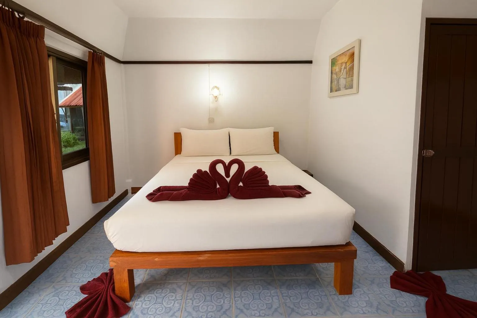 Bed in Lanta L.D. Beach Bungalow