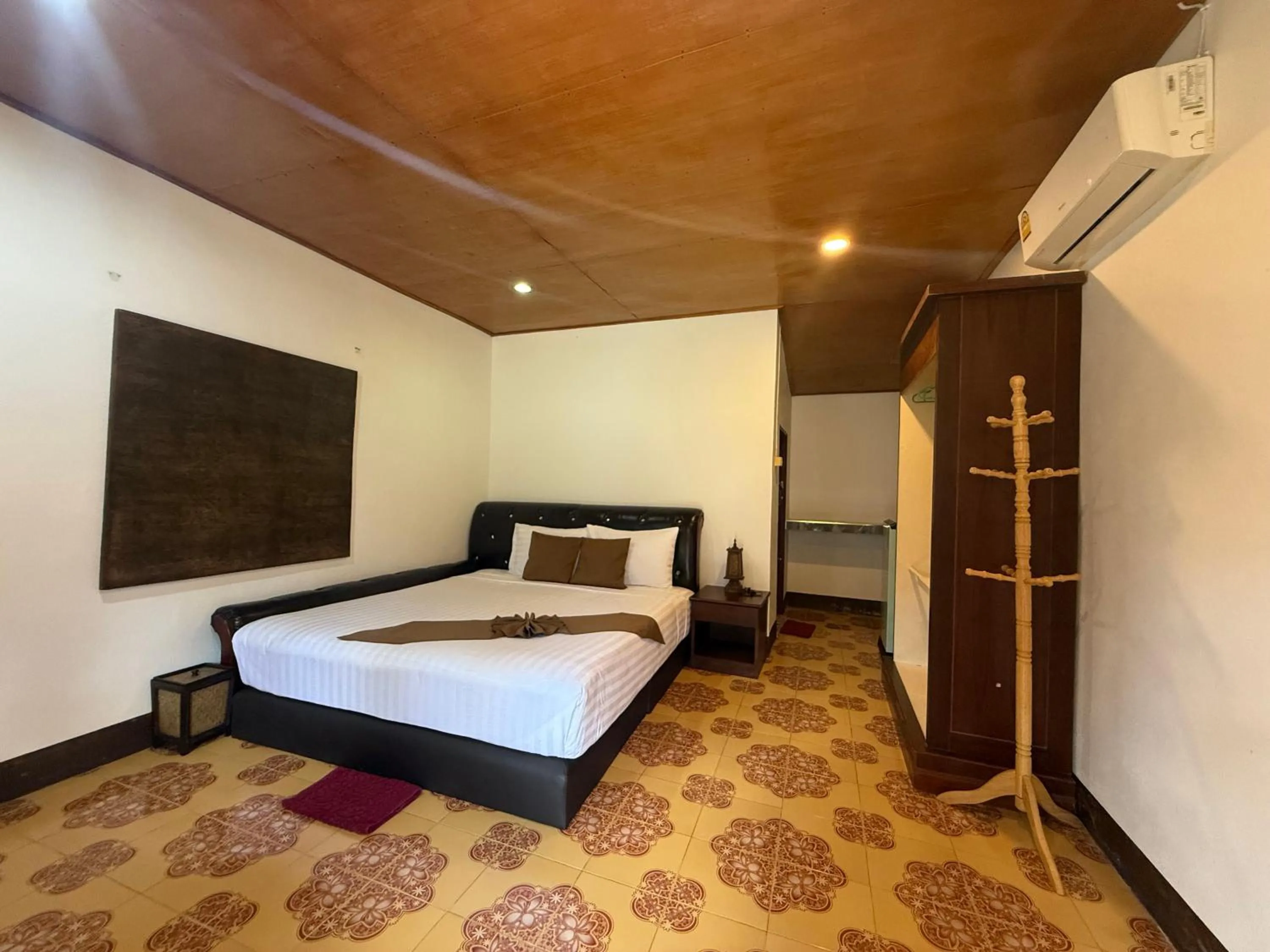 Bed in Lanta L.D. Beach Bungalow