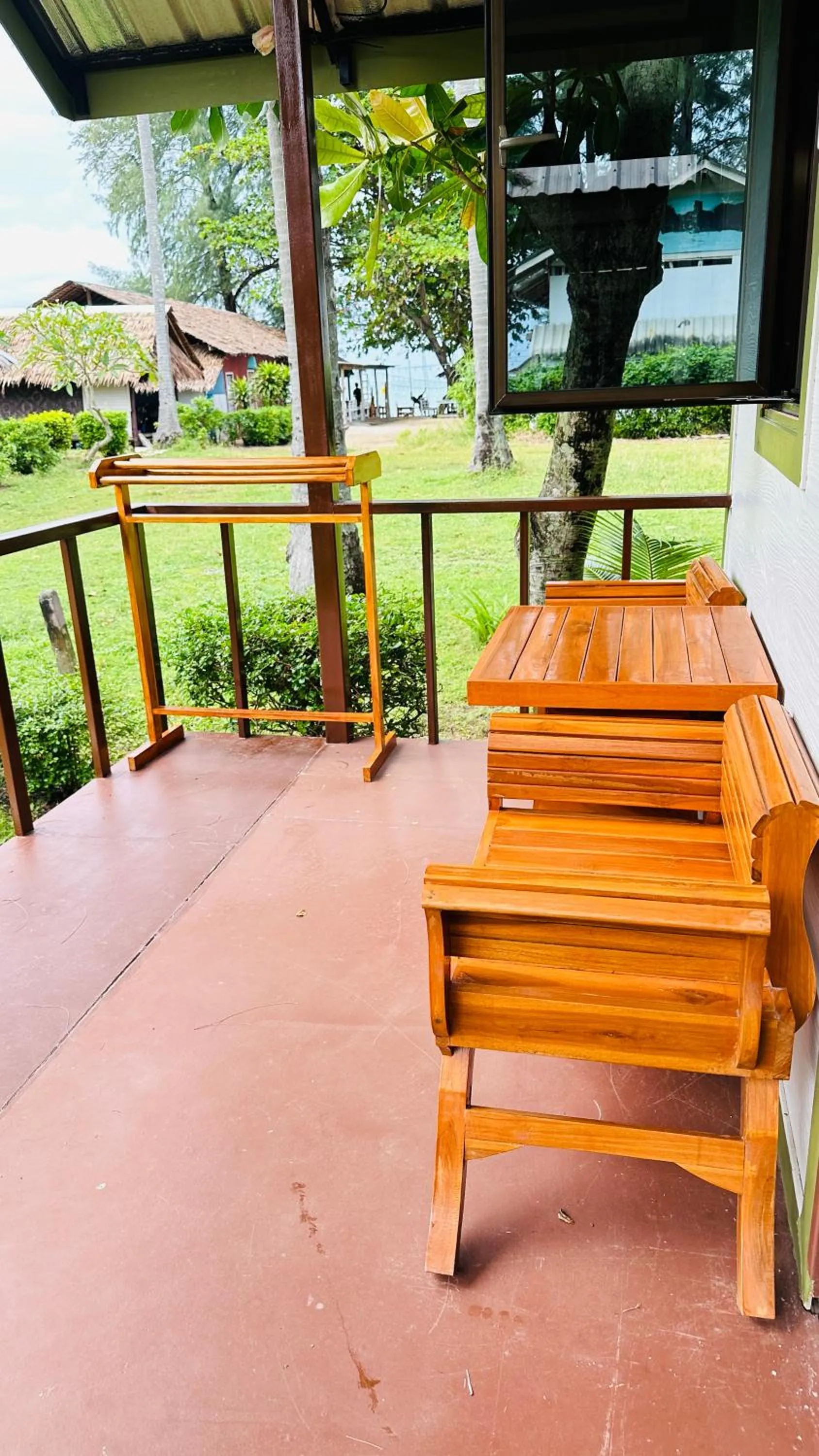 Day in Lanta L.D. Beach Bungalow