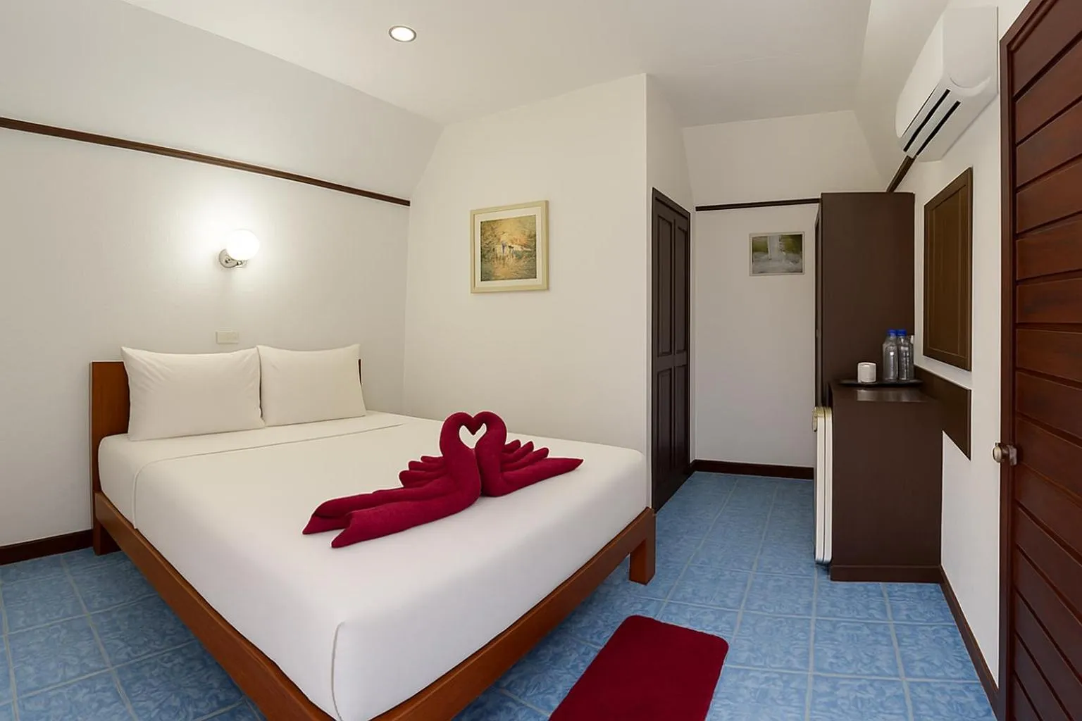 Photo of the whole room, Bed in Lanta L.D. Beach Bungalow