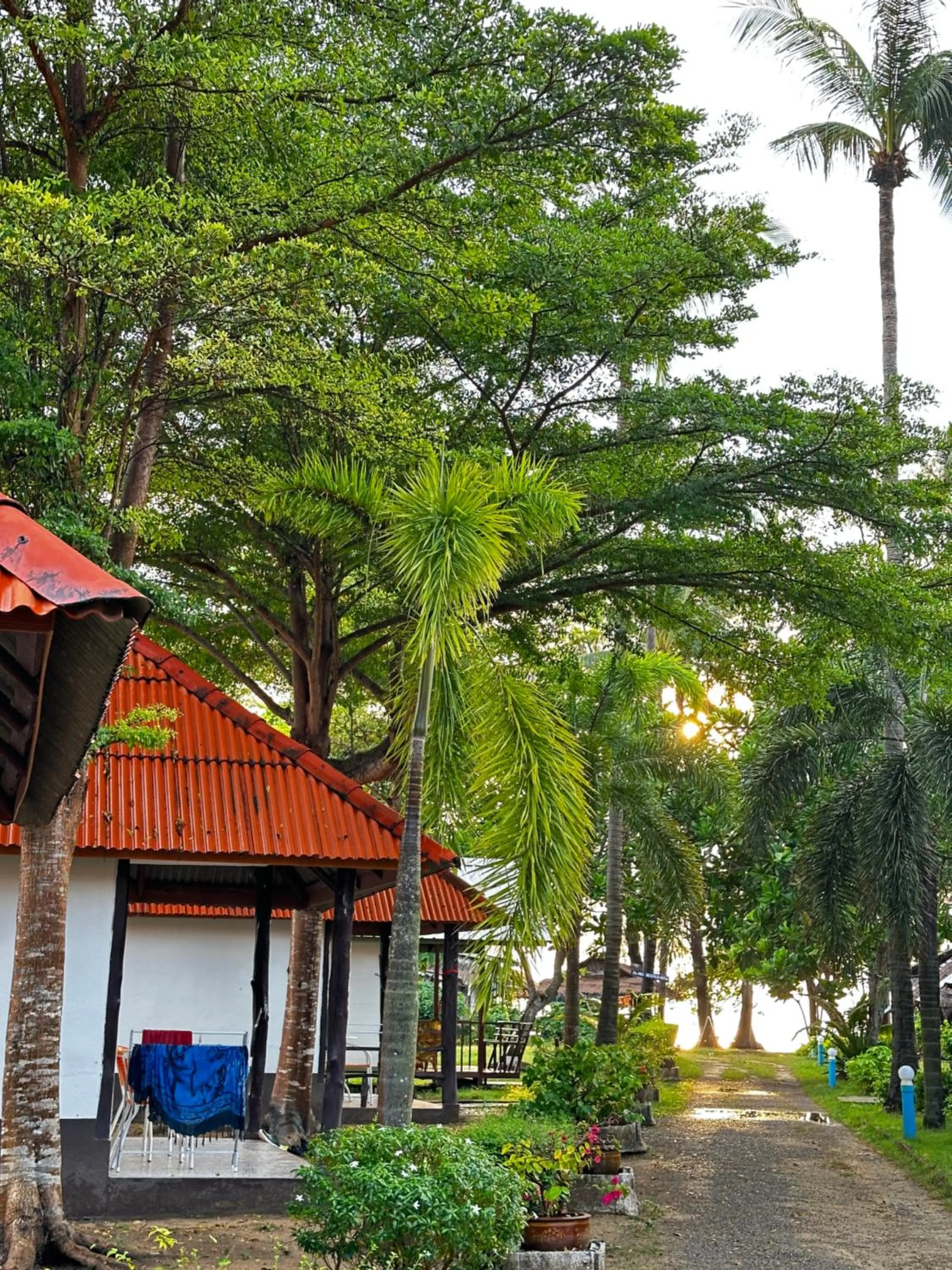 Day in Lanta L.D. Beach Bungalow