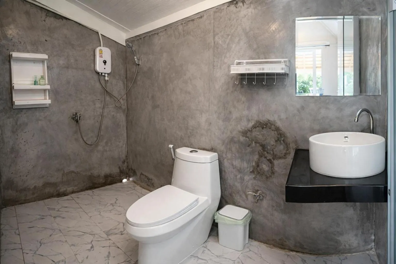 Shower in Lanta L.D. Beach Bungalow