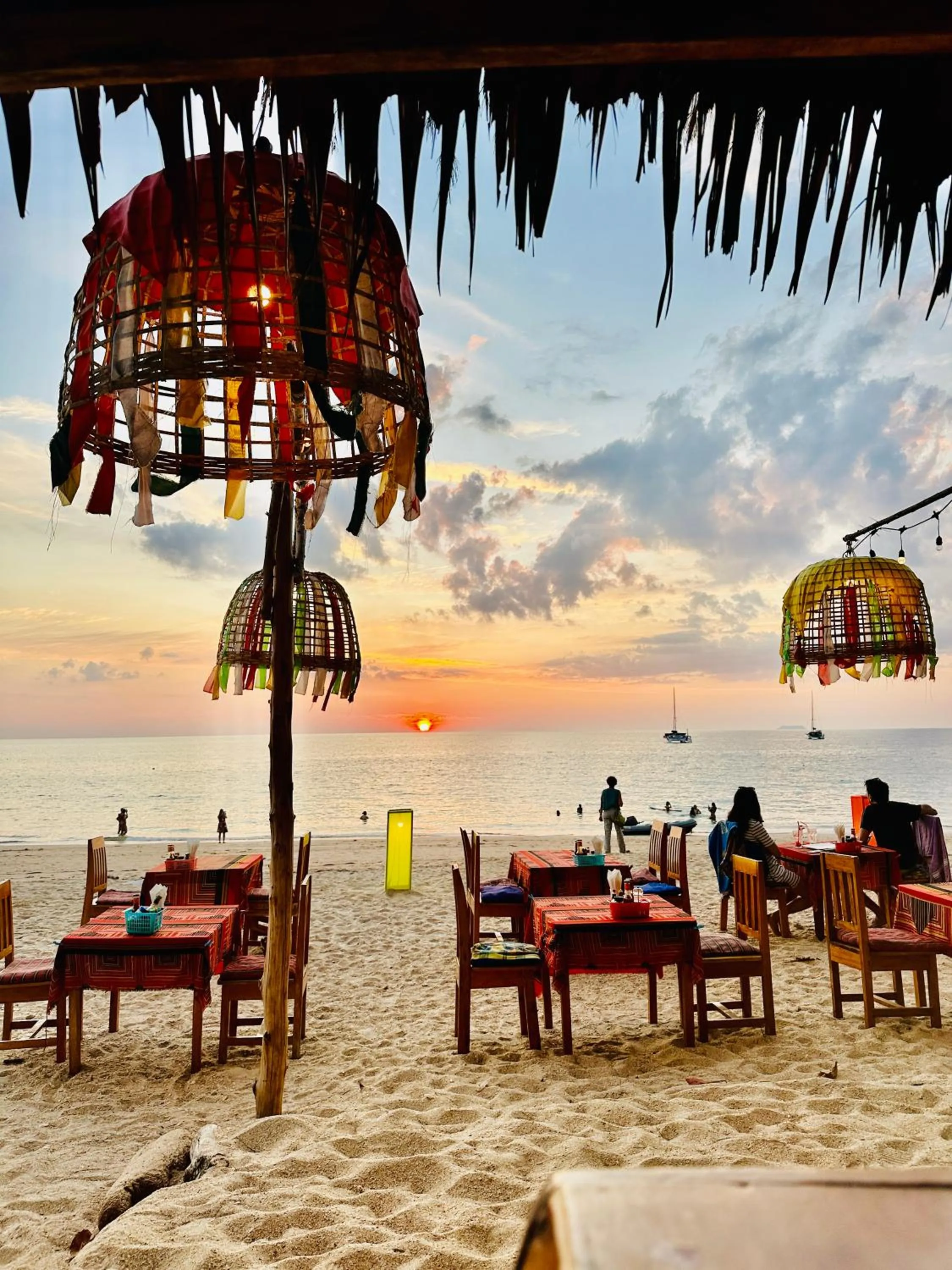 Restaurant/places to eat in Lanta L.D. Beach Bungalow