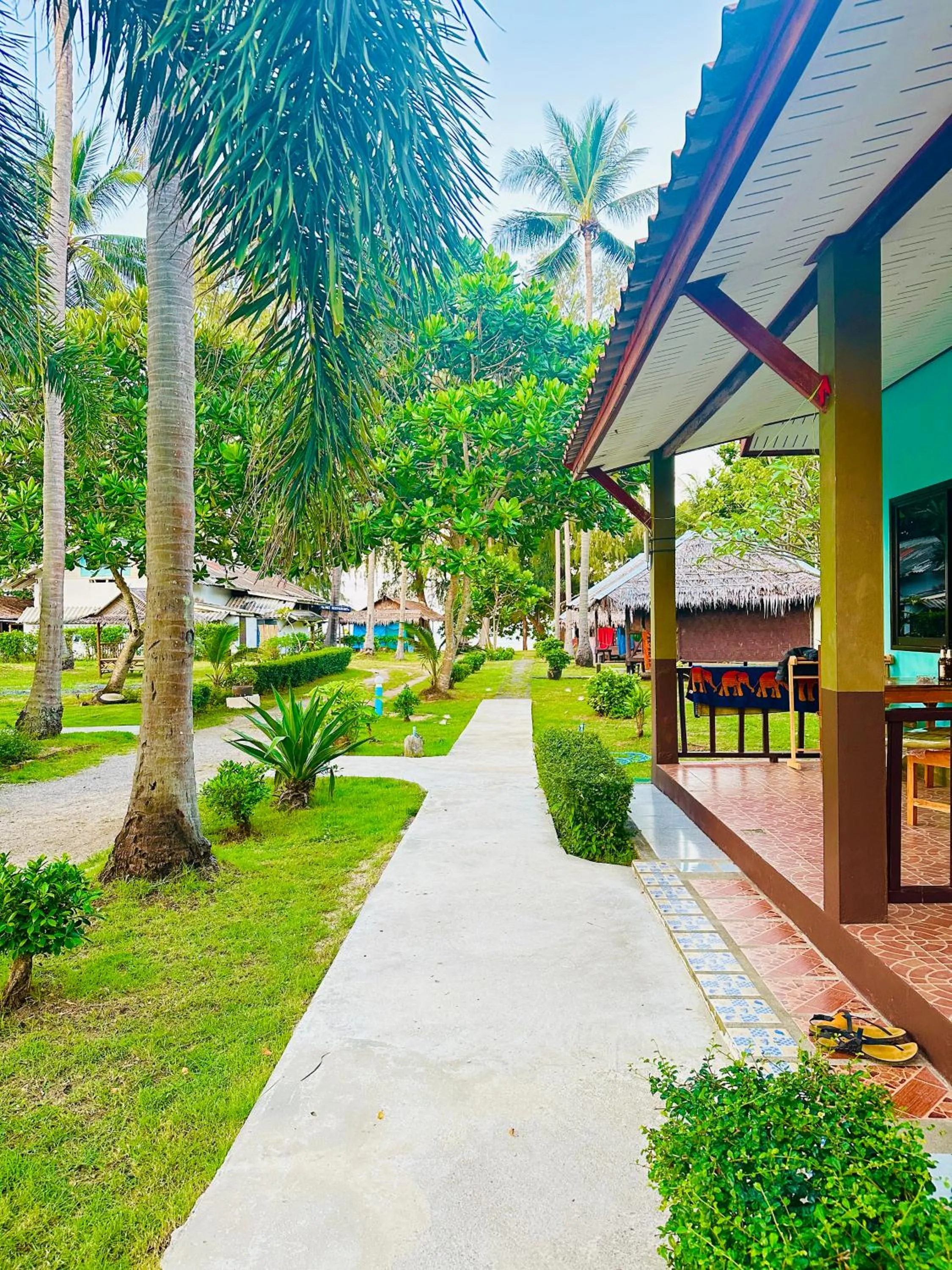 Facade/entrance in Lanta L.D. Beach Bungalow