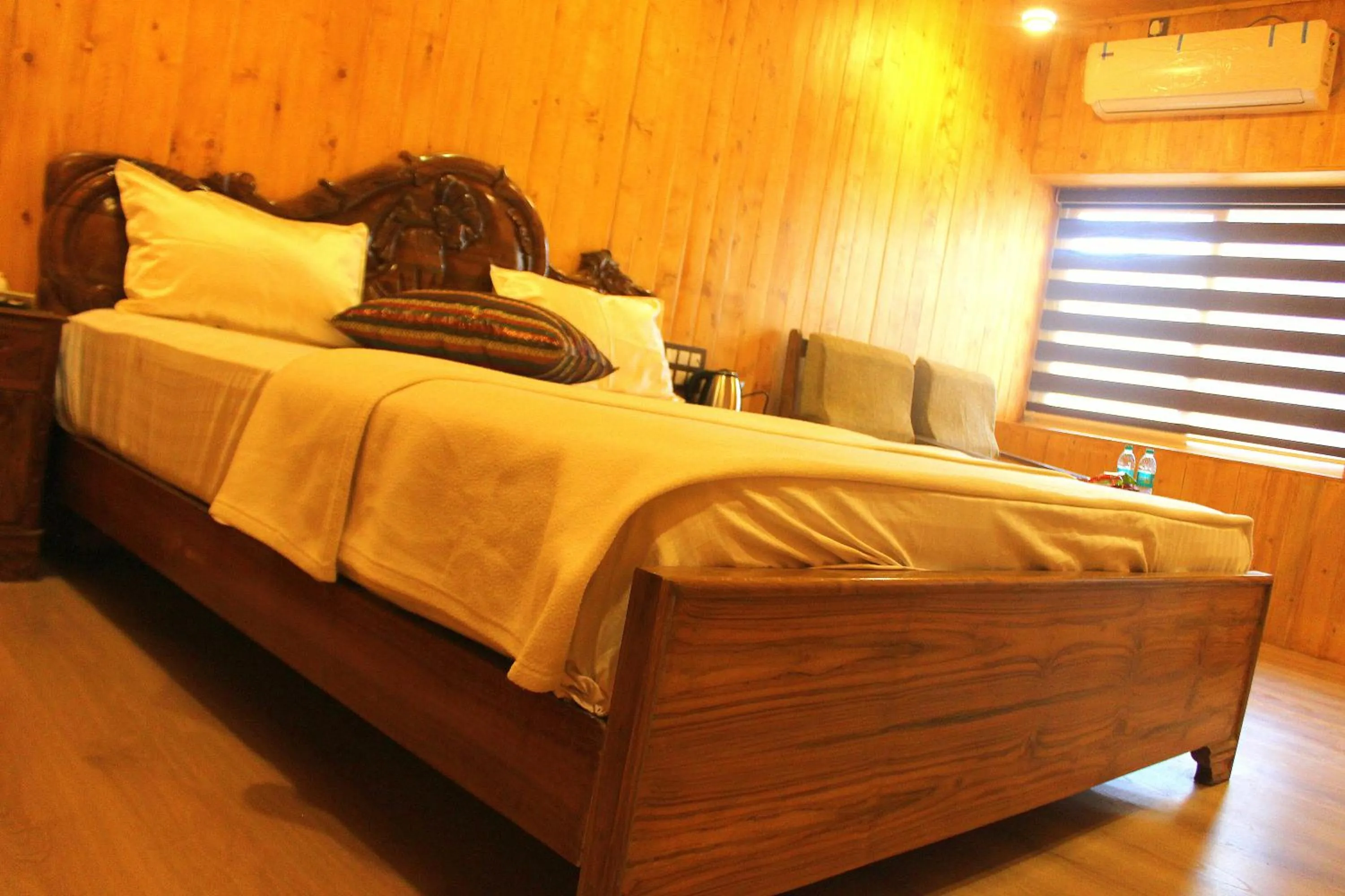 Hotel Toppers Corner