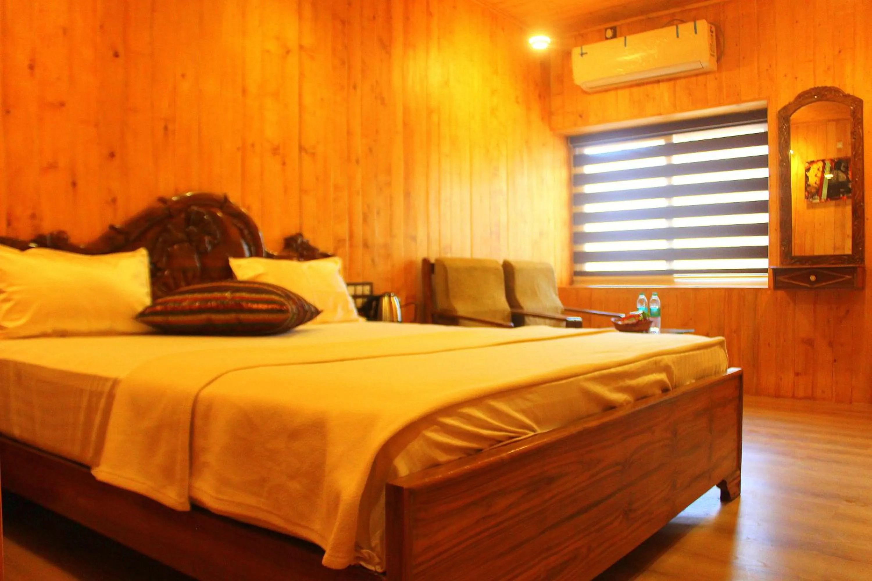 Hotel Toppers Corner