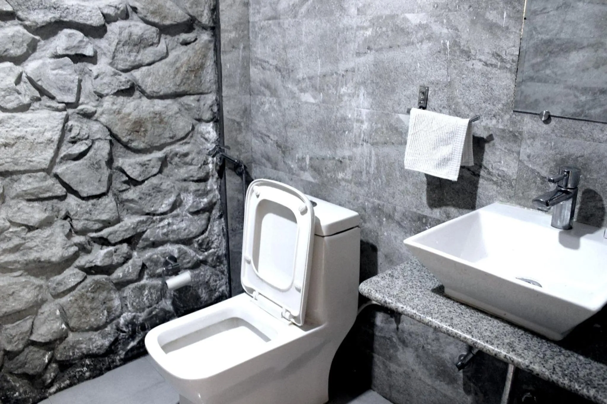 Hotel Toppers Corner