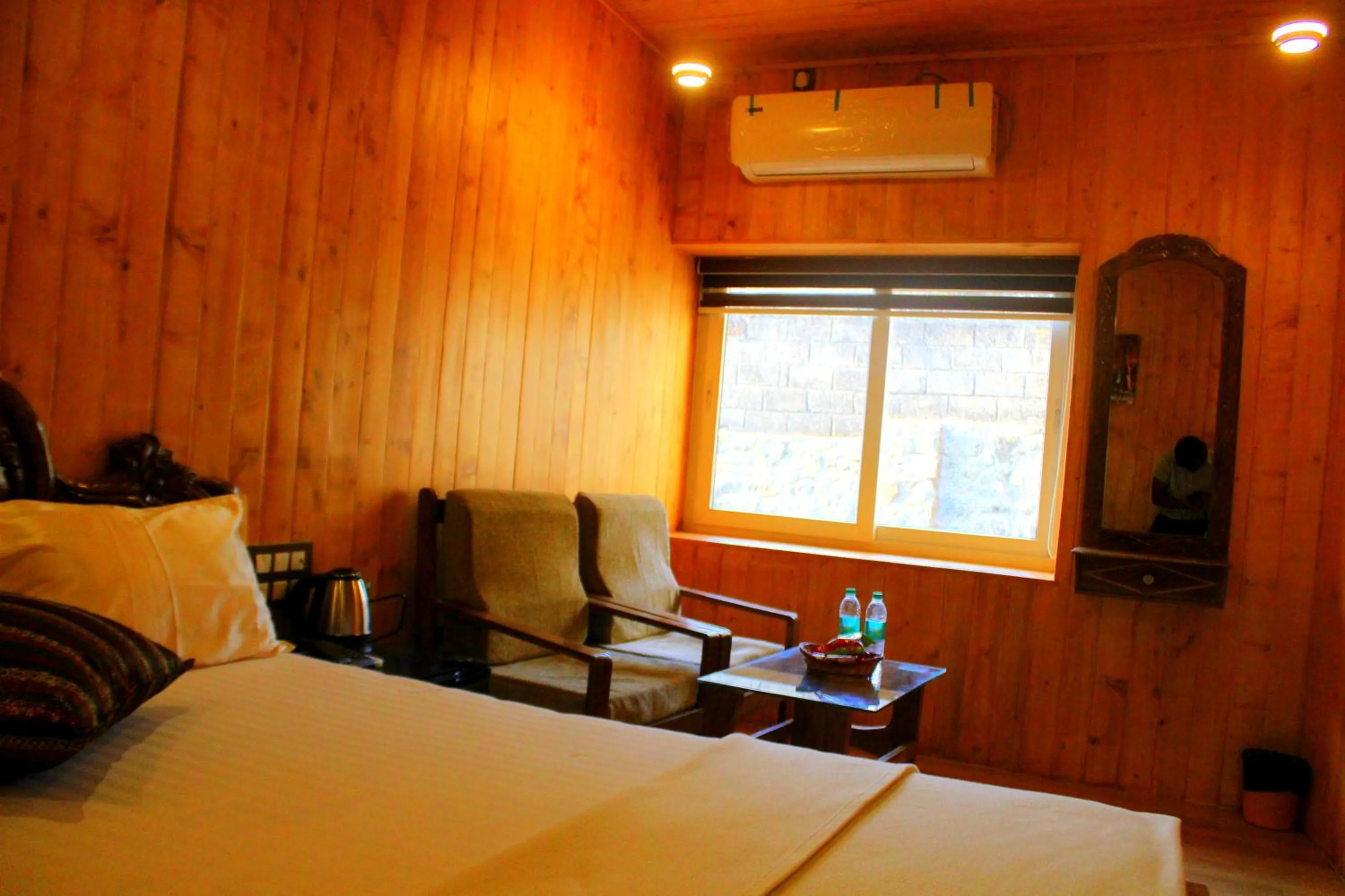 Hotel Toppers Corner