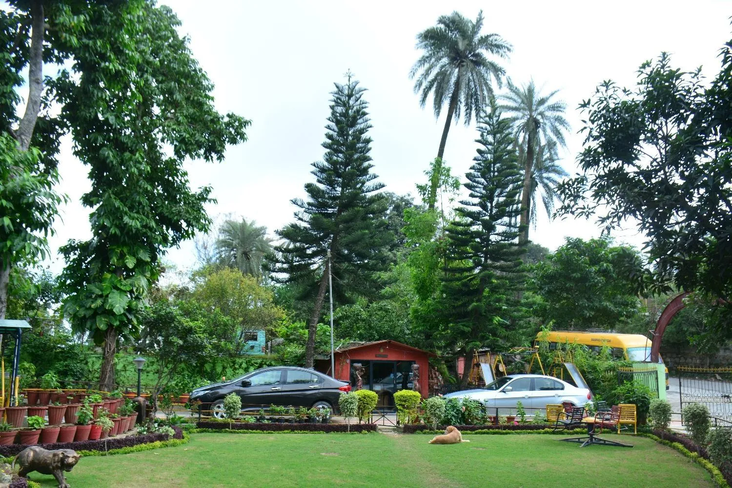 Hotel Toppers Corner