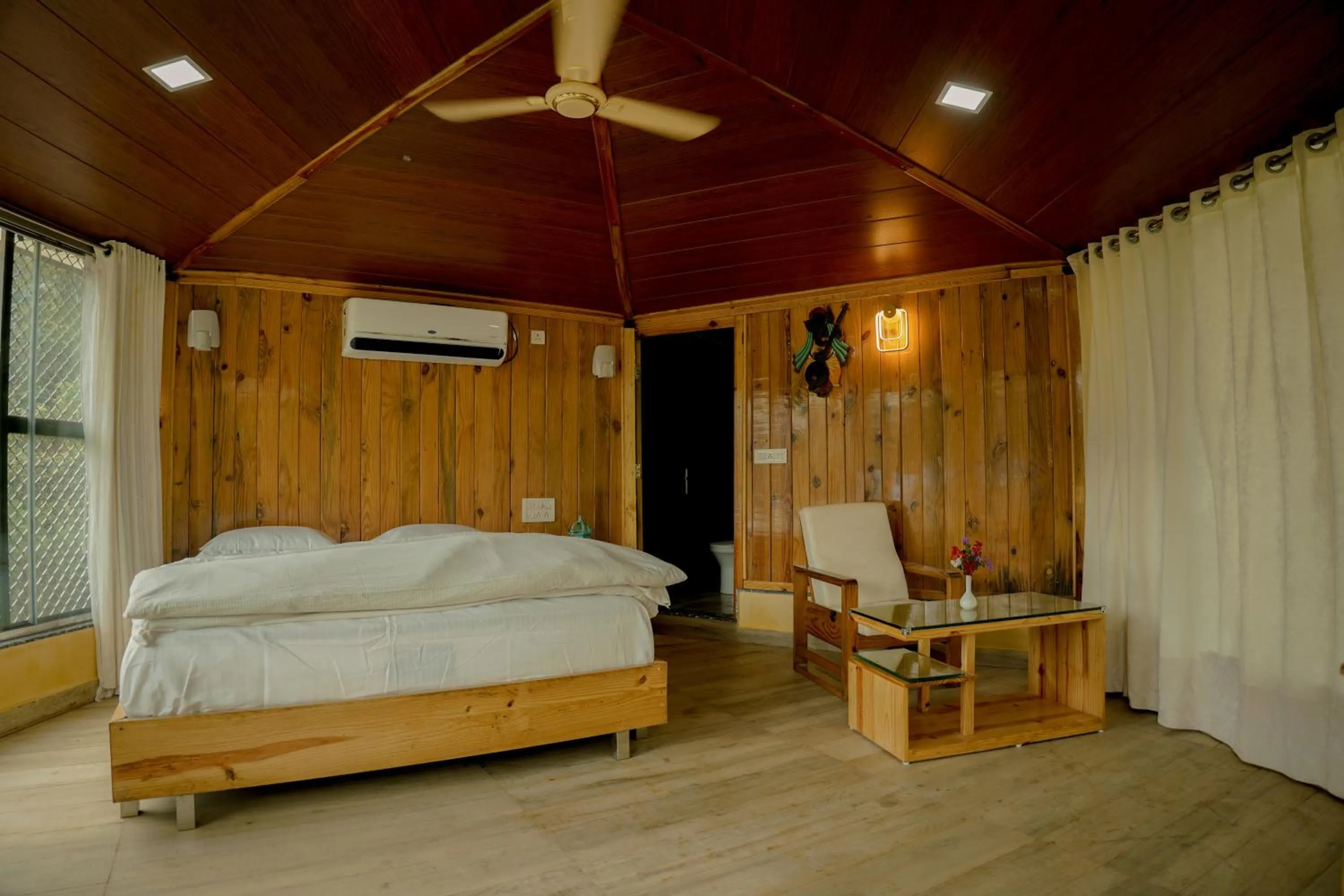 Hotel Toppers Corner