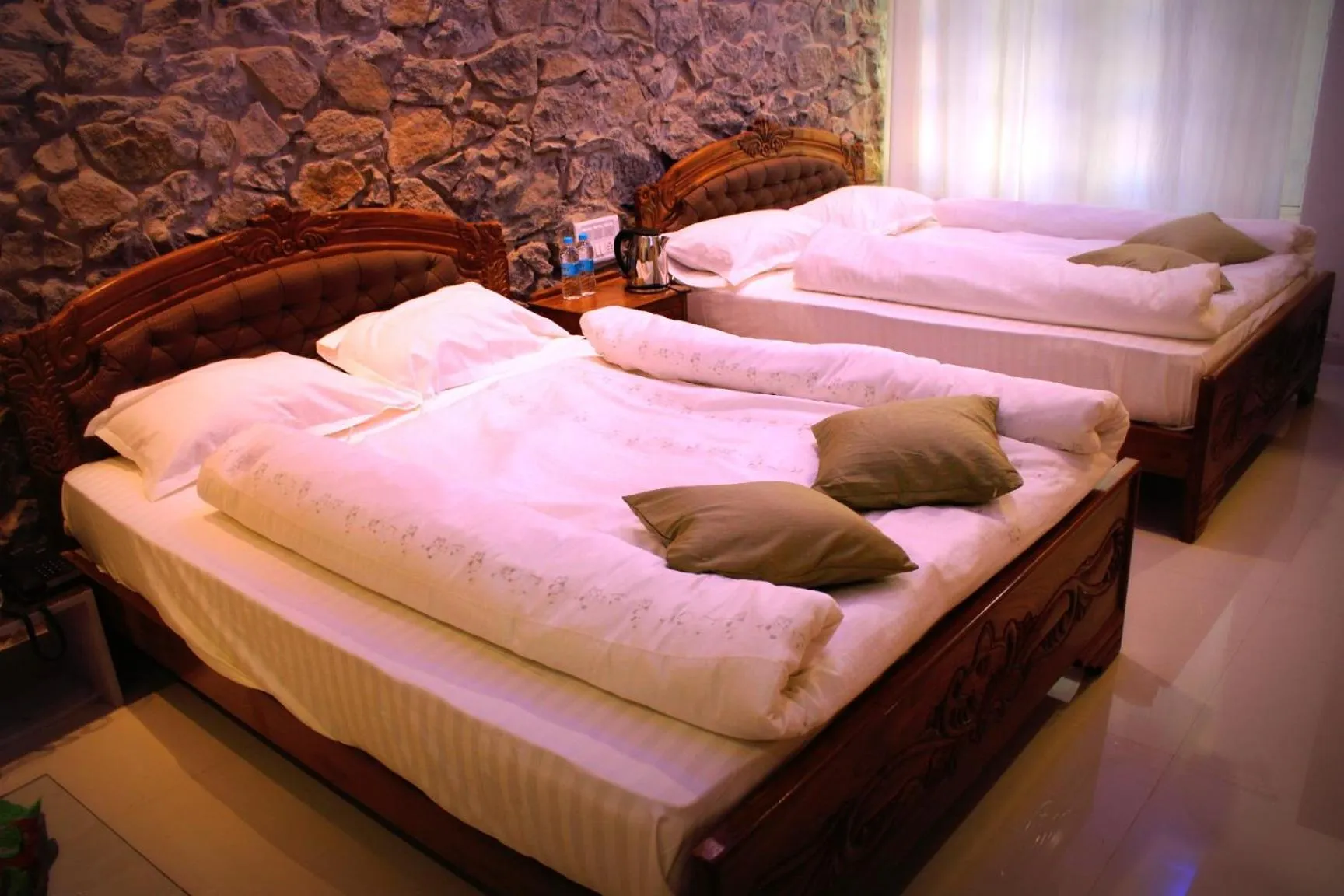 Photo of the whole room in Hotel Toppers Corner