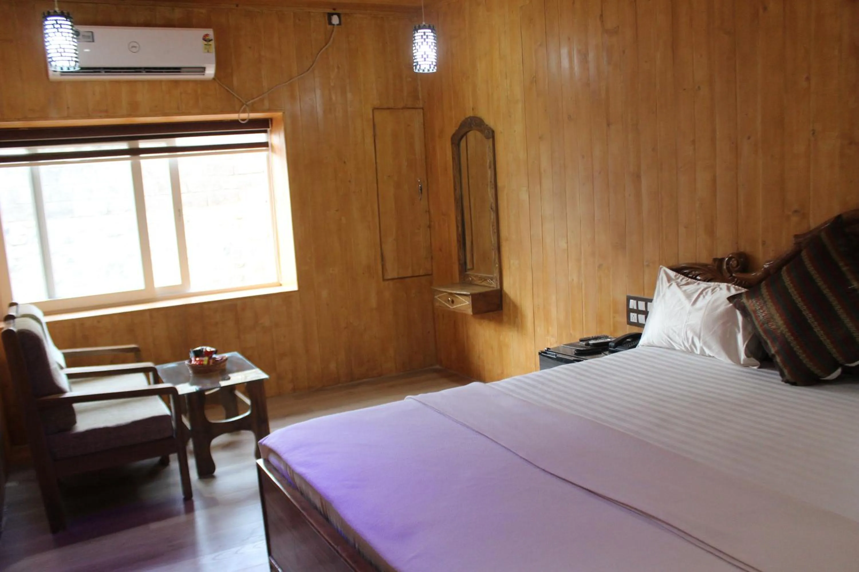 Hotel Toppers Corner