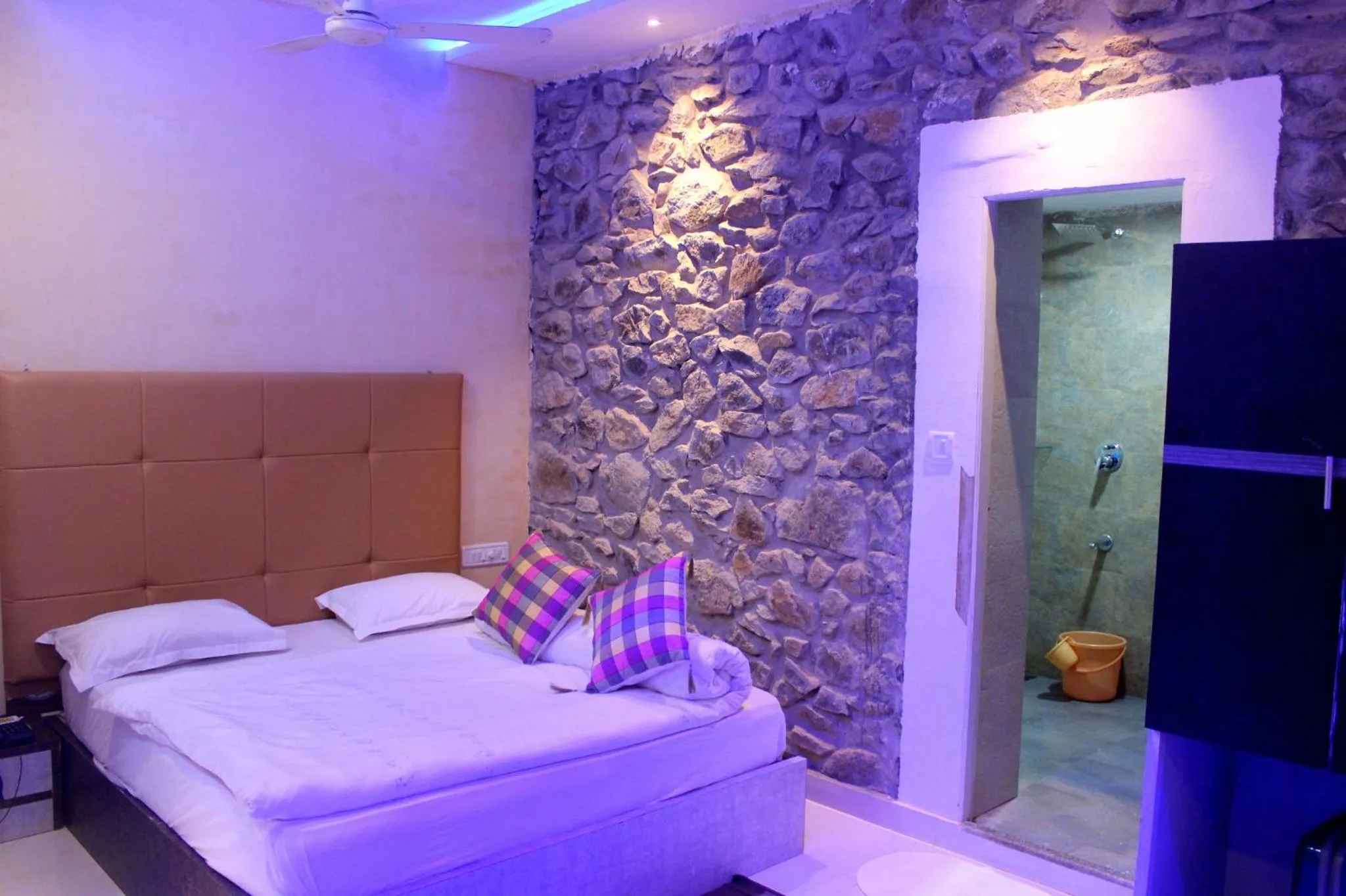 Hotel Toppers Corner