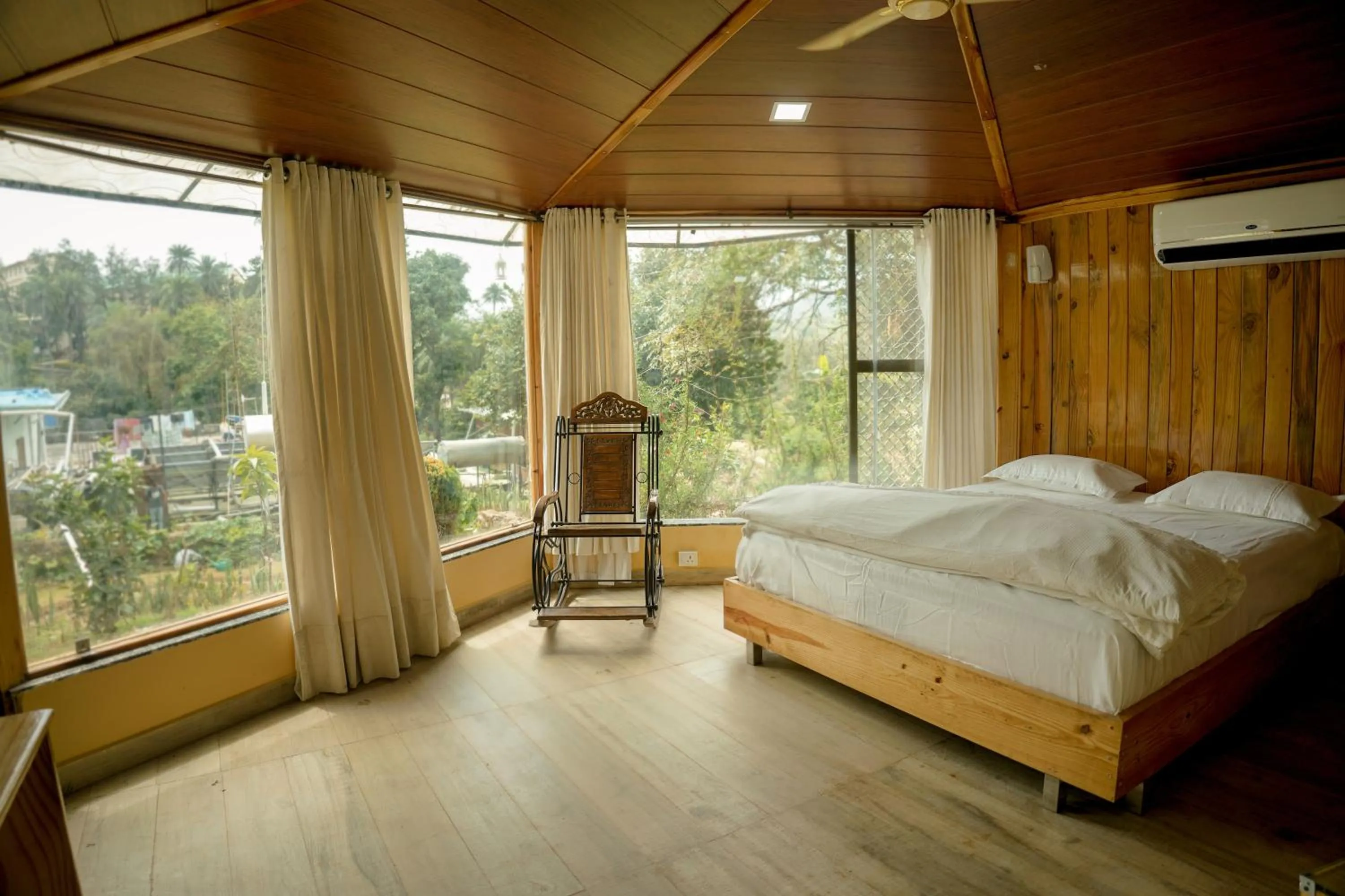 Hotel Toppers Corner