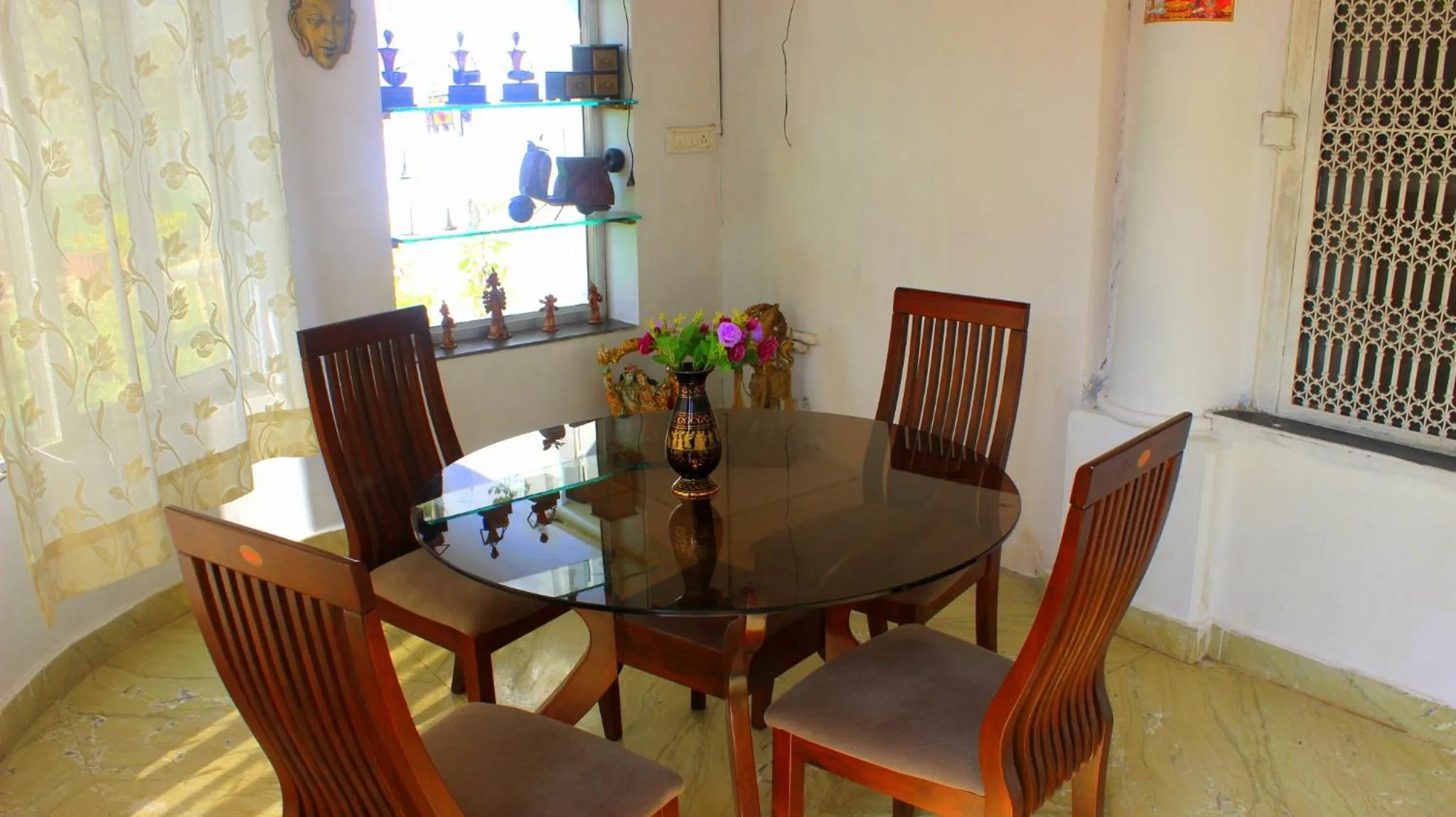 Hotel Toppers Corner