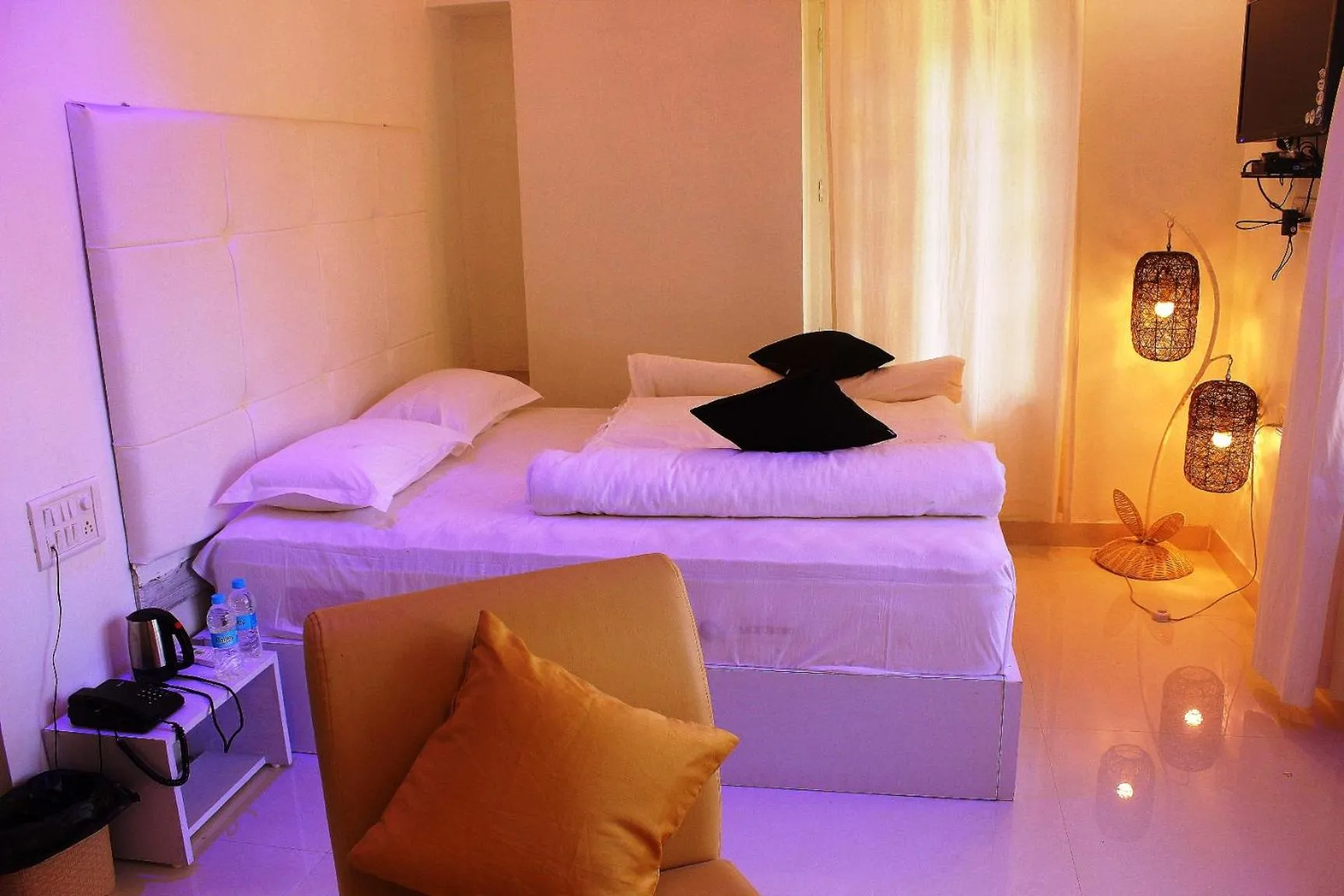 Photo of the whole room in Hotel Toppers Corner