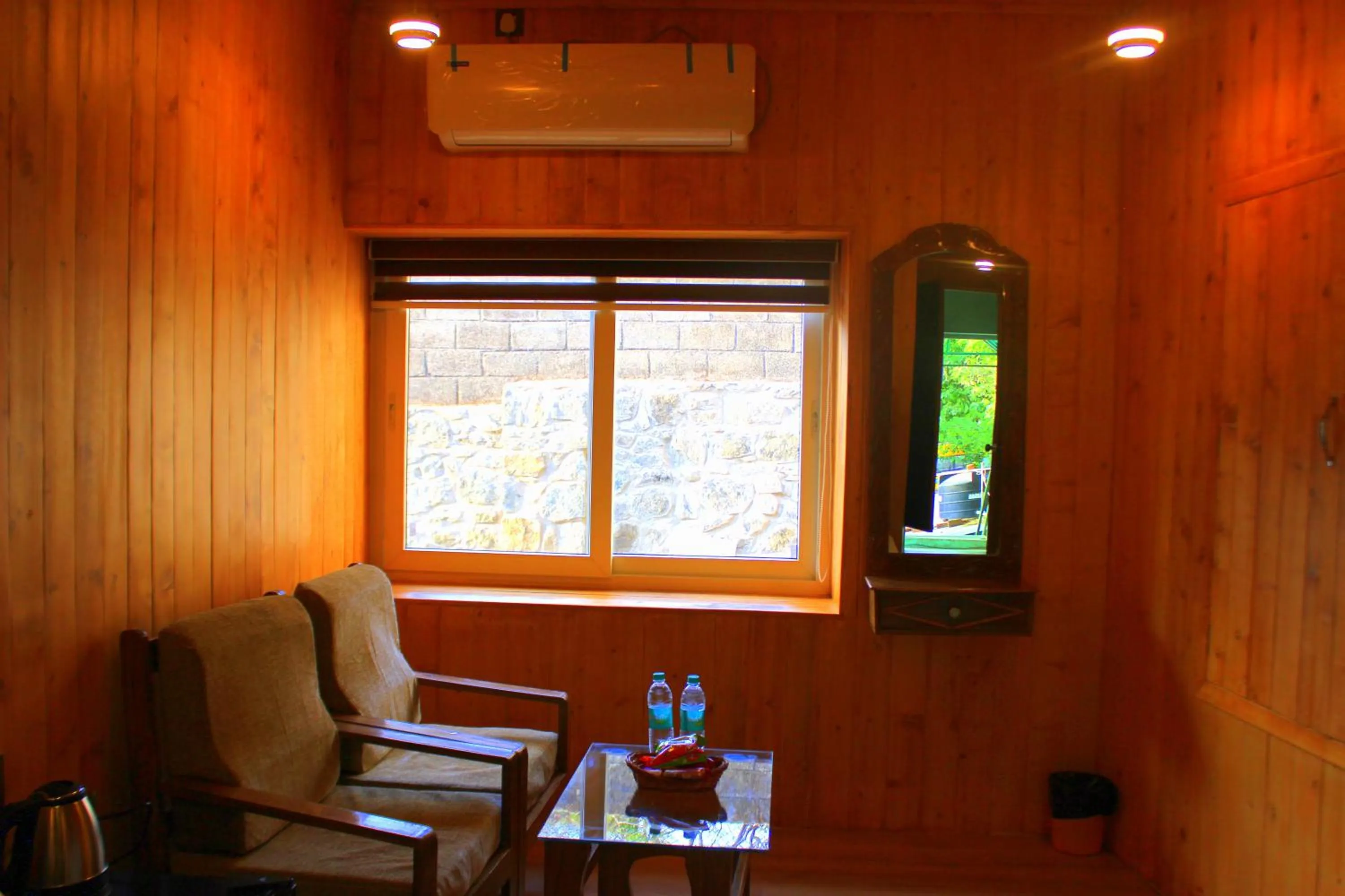 Hotel Toppers Corner