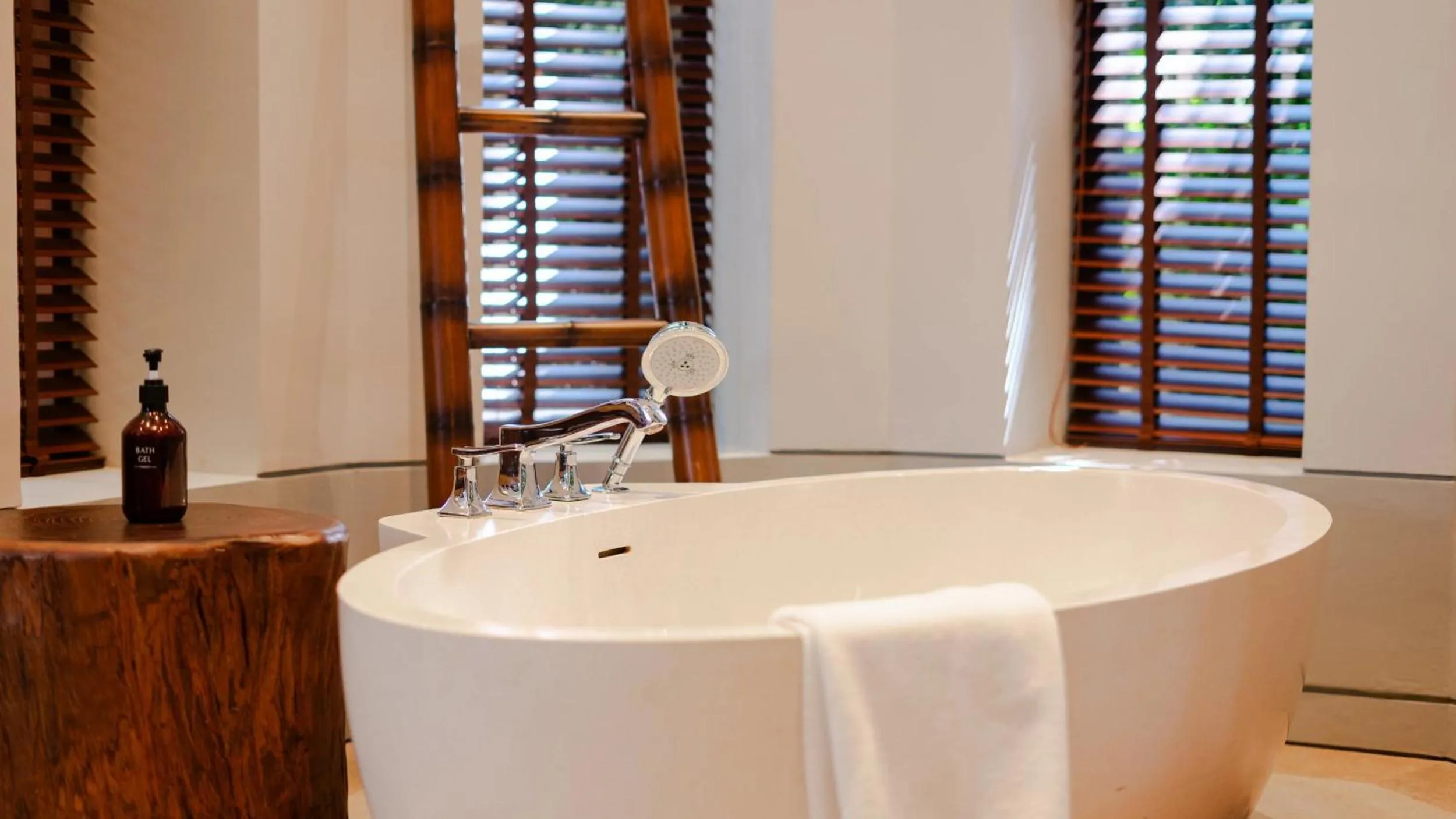 Bathroom in Cape Weligama - Relais and Chateaux