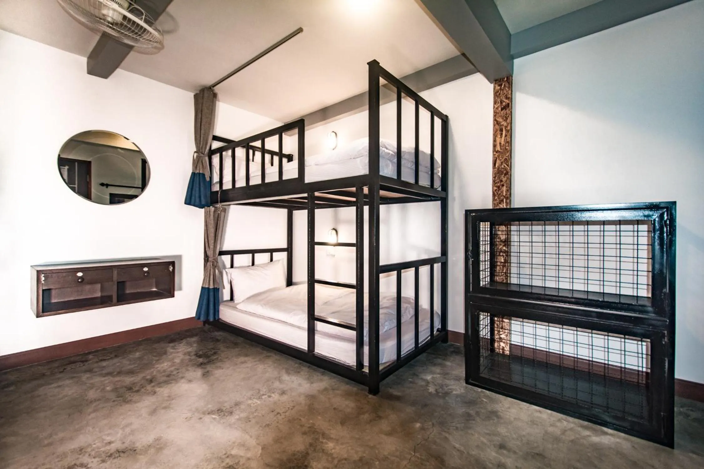 bunk bed, Bed in Balcony Party Hostel - 18-40