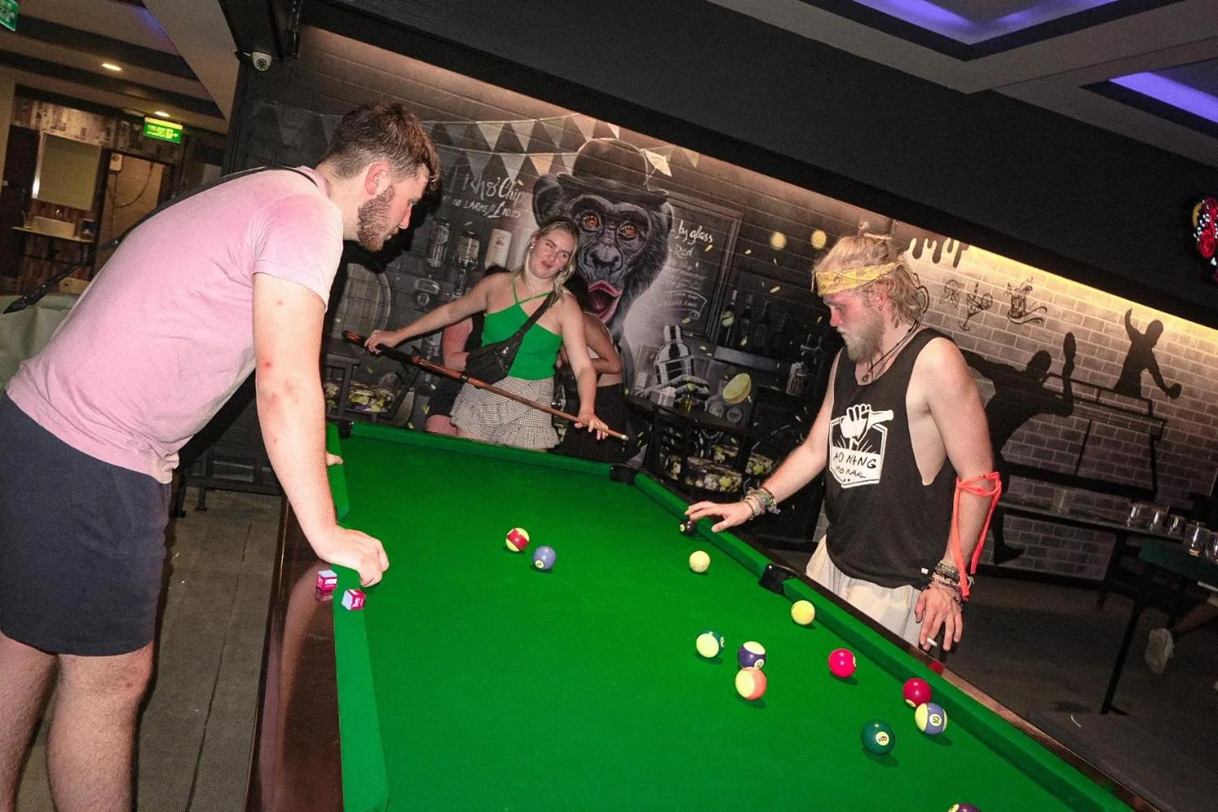 Billiard in Balcony Party Hostel - 18-40