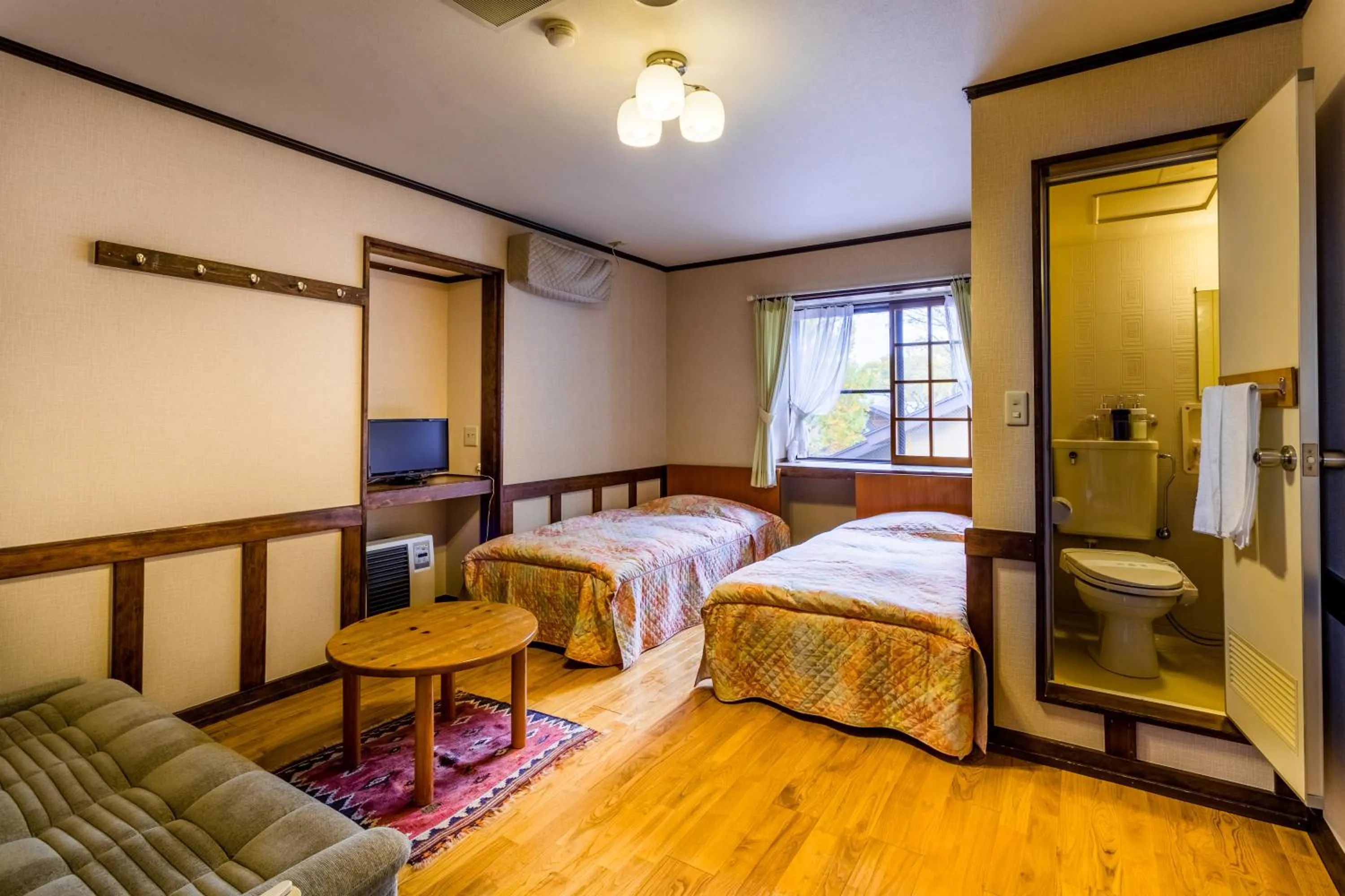 Shower, Bed in Pension Eastmountain Hakuba