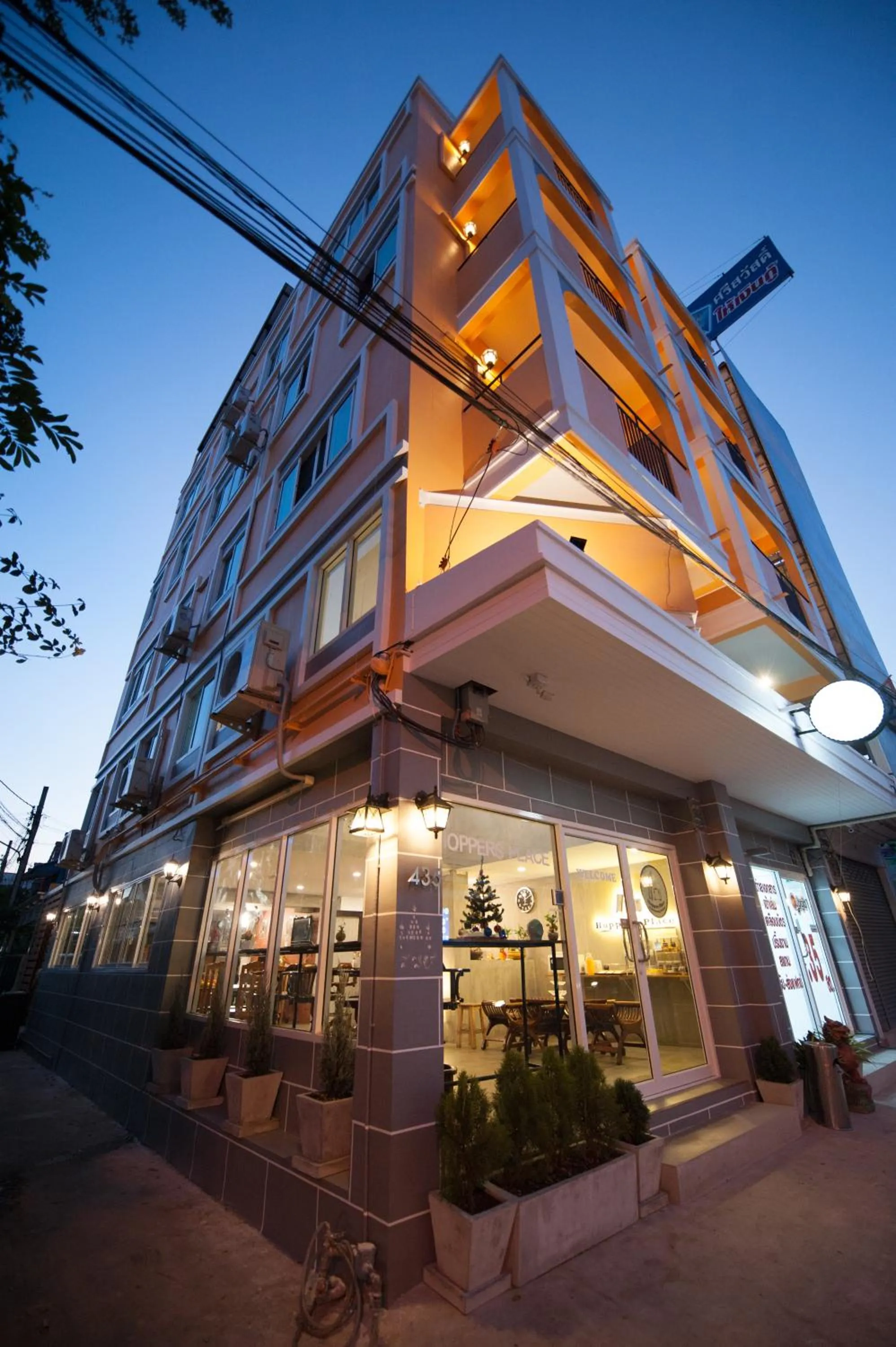 Facade/entrance in Hoppers Place Donmuang