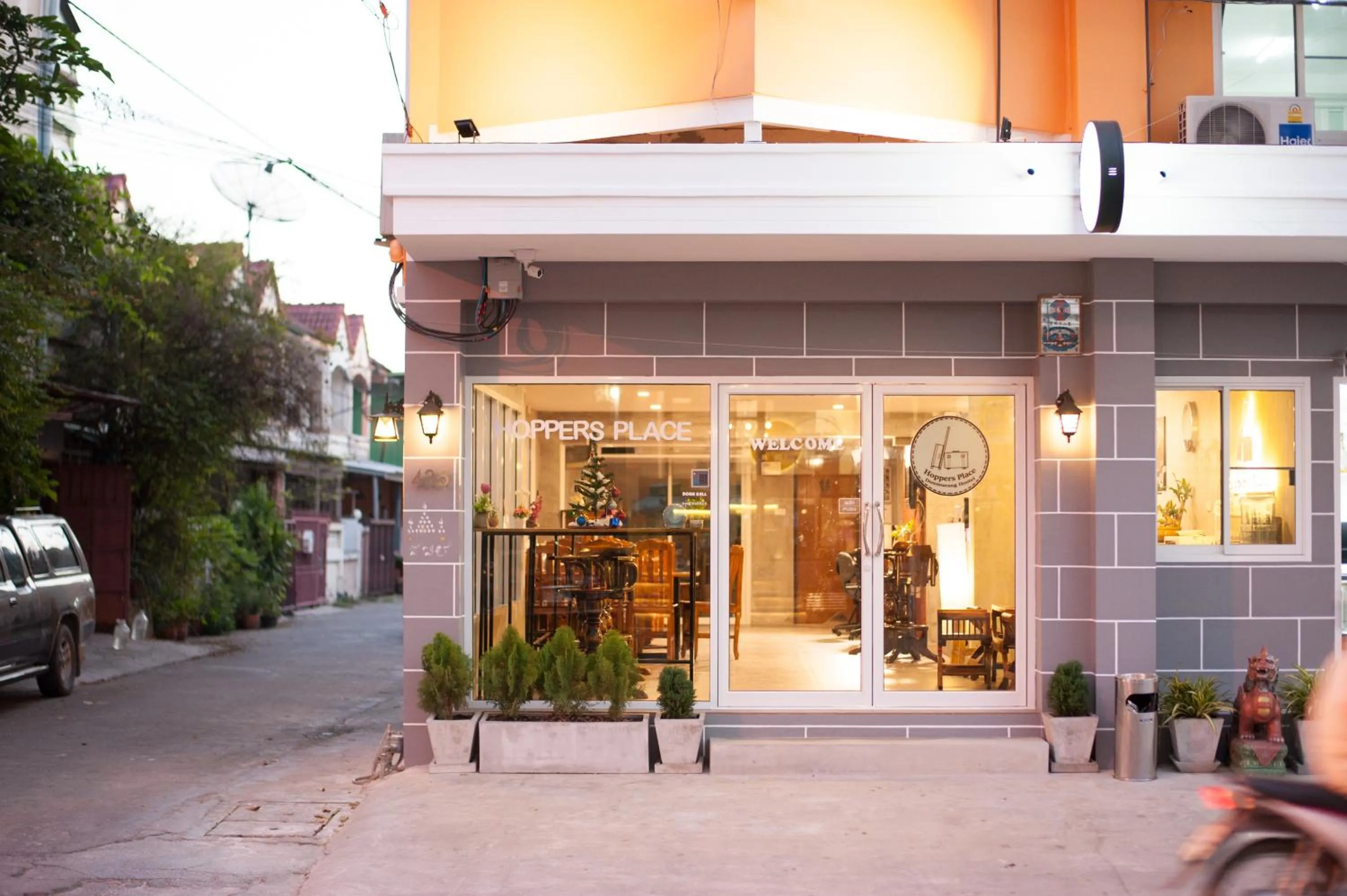Facade/entrance in Hoppers Place Donmuang