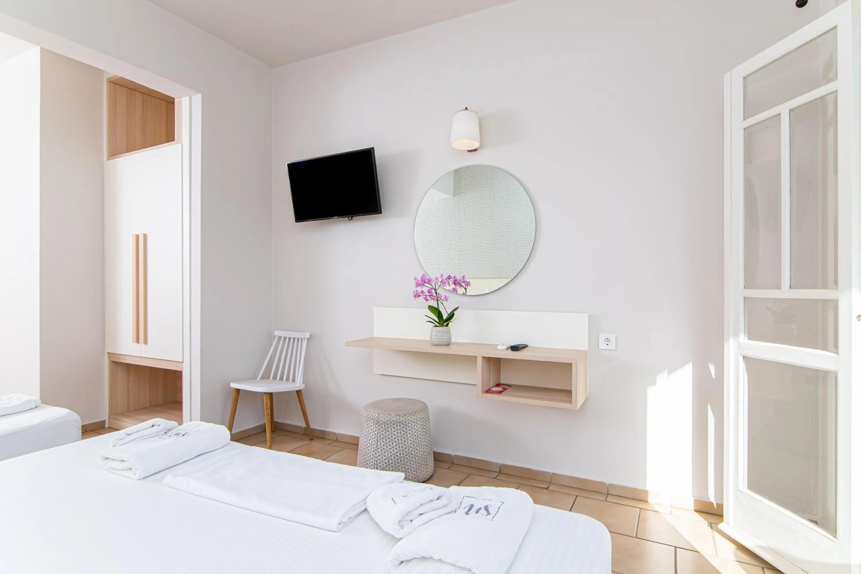 microwave in Sunshine Studios