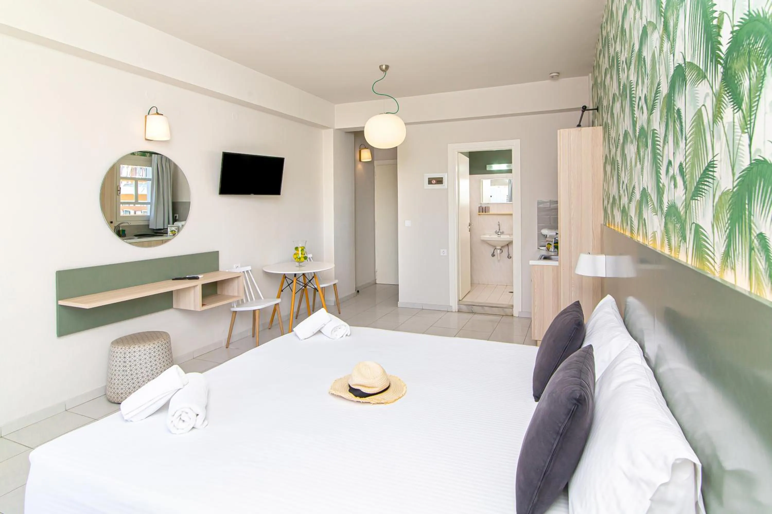 Photo of the whole room in Sunshine Studios