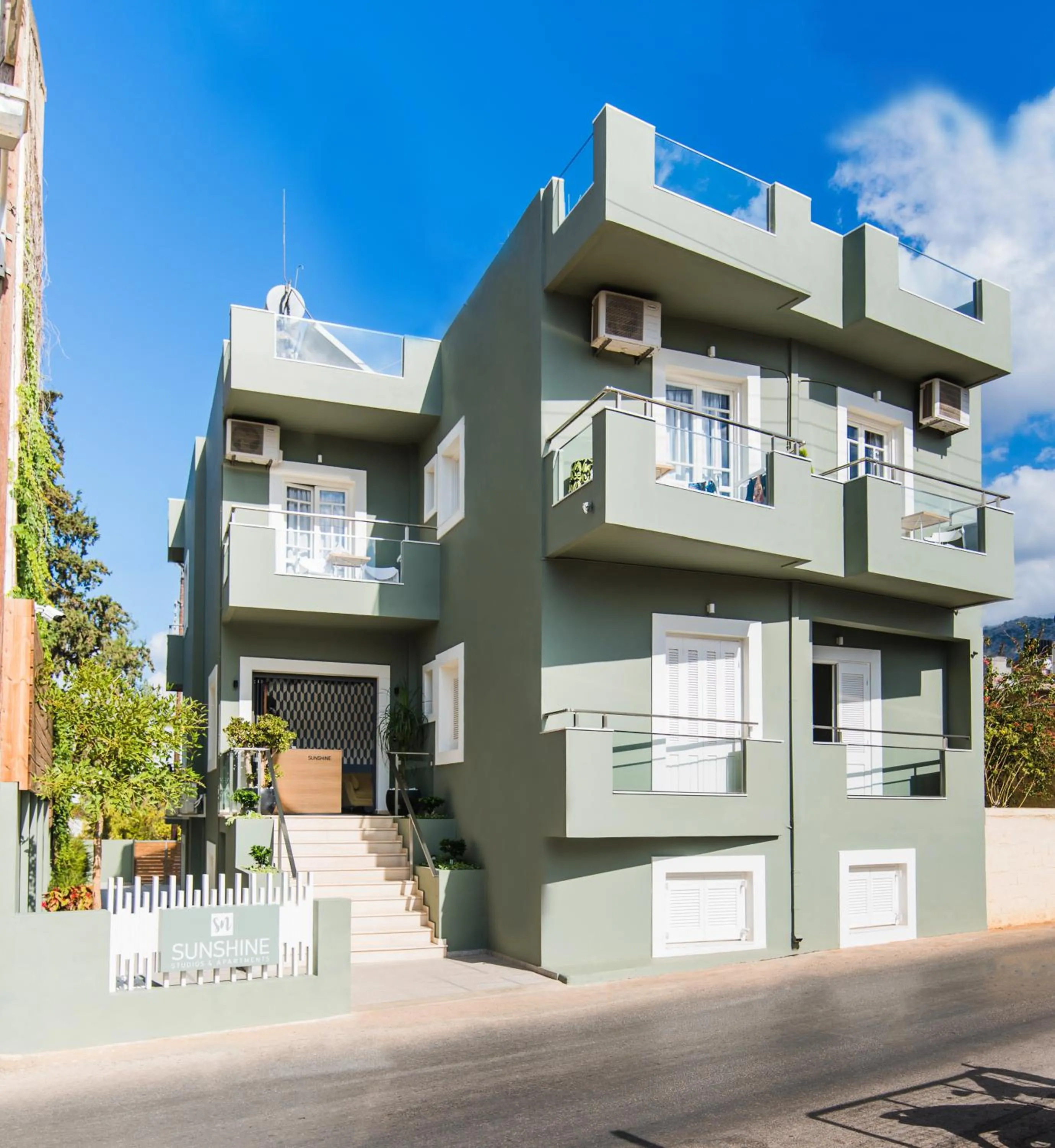 Facade/entrance in Sunshine Studios