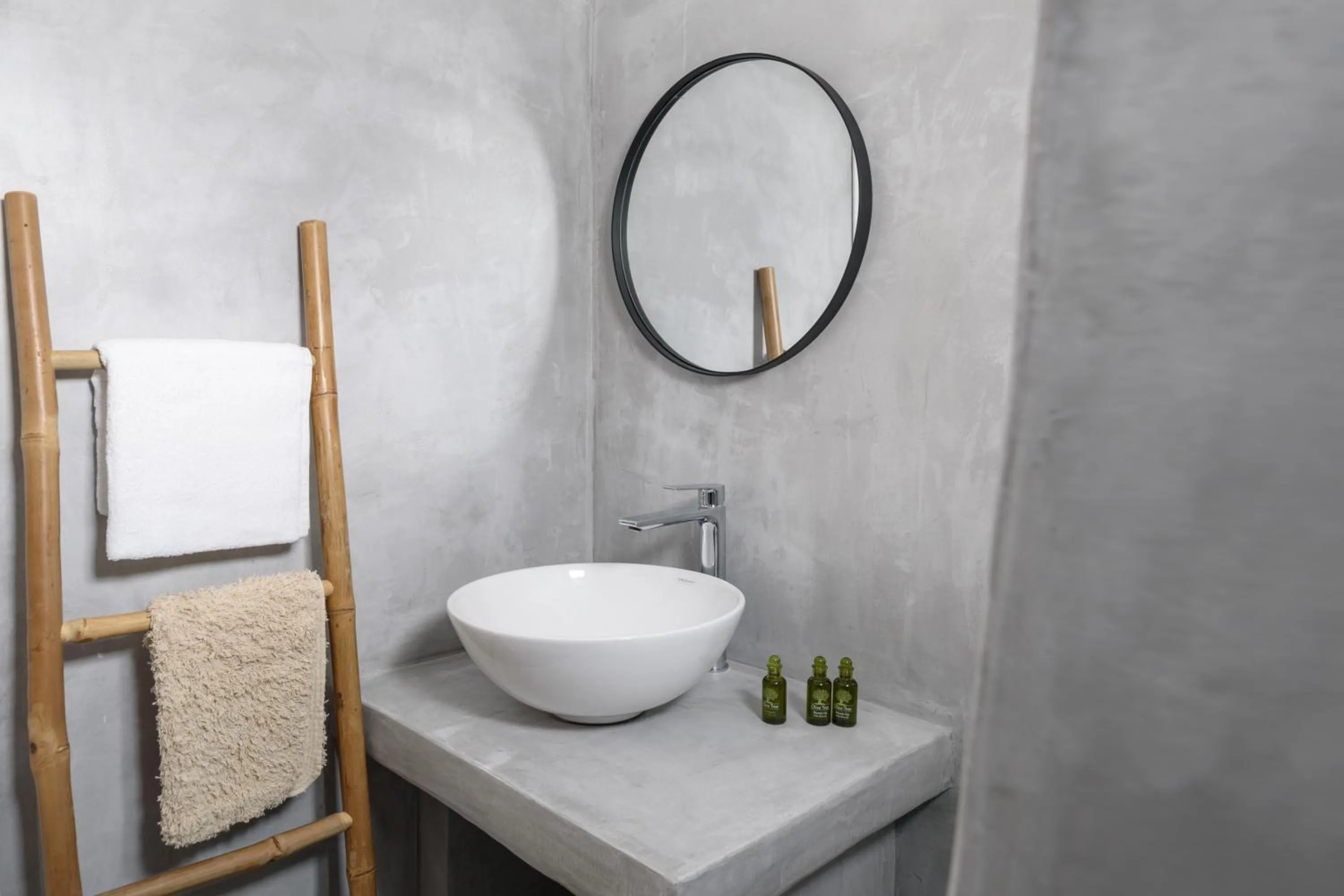 Bathroom in Cal Day Rooms Santorini