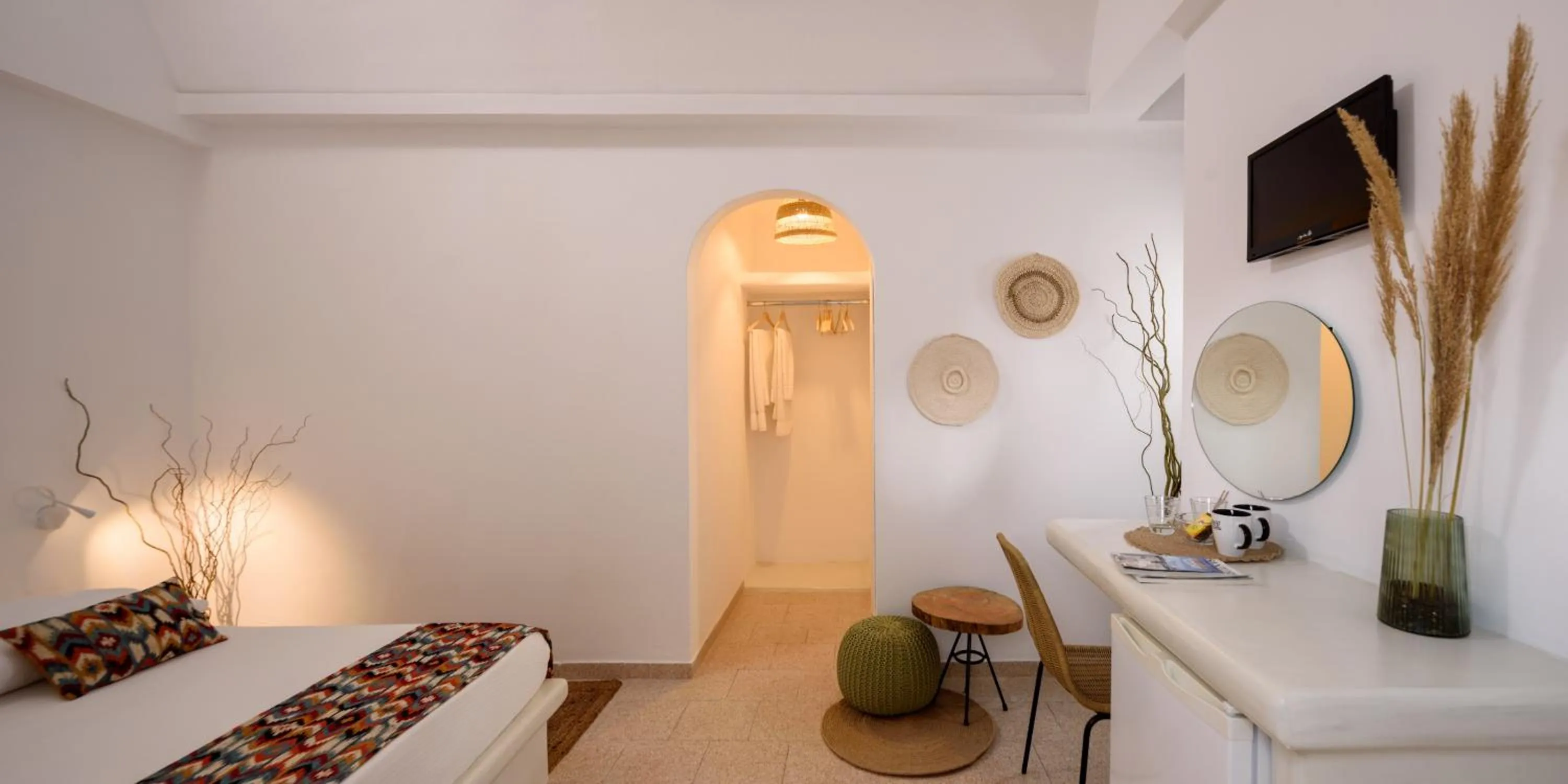 Living room, Bed in Cal Day Rooms Santorini