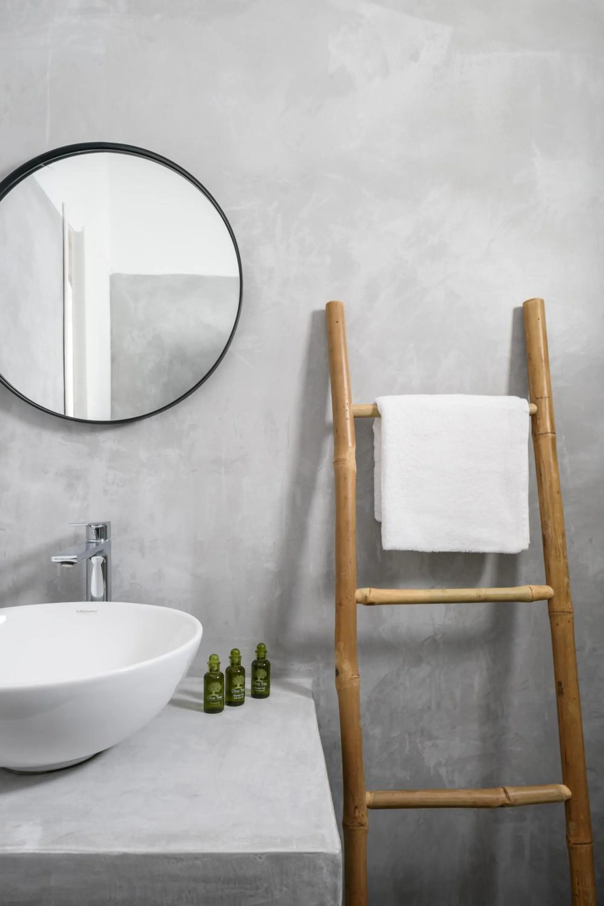 Bathroom in Cal Day Rooms Santorini
