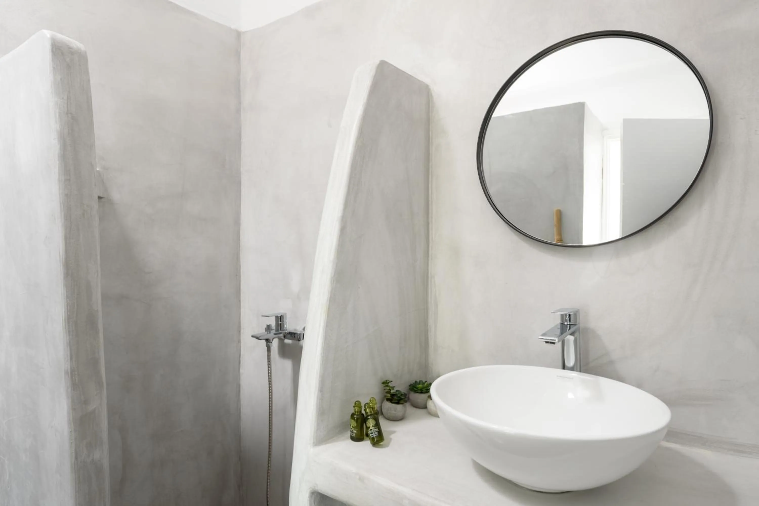 Toilet in Cal Day Rooms Santorini