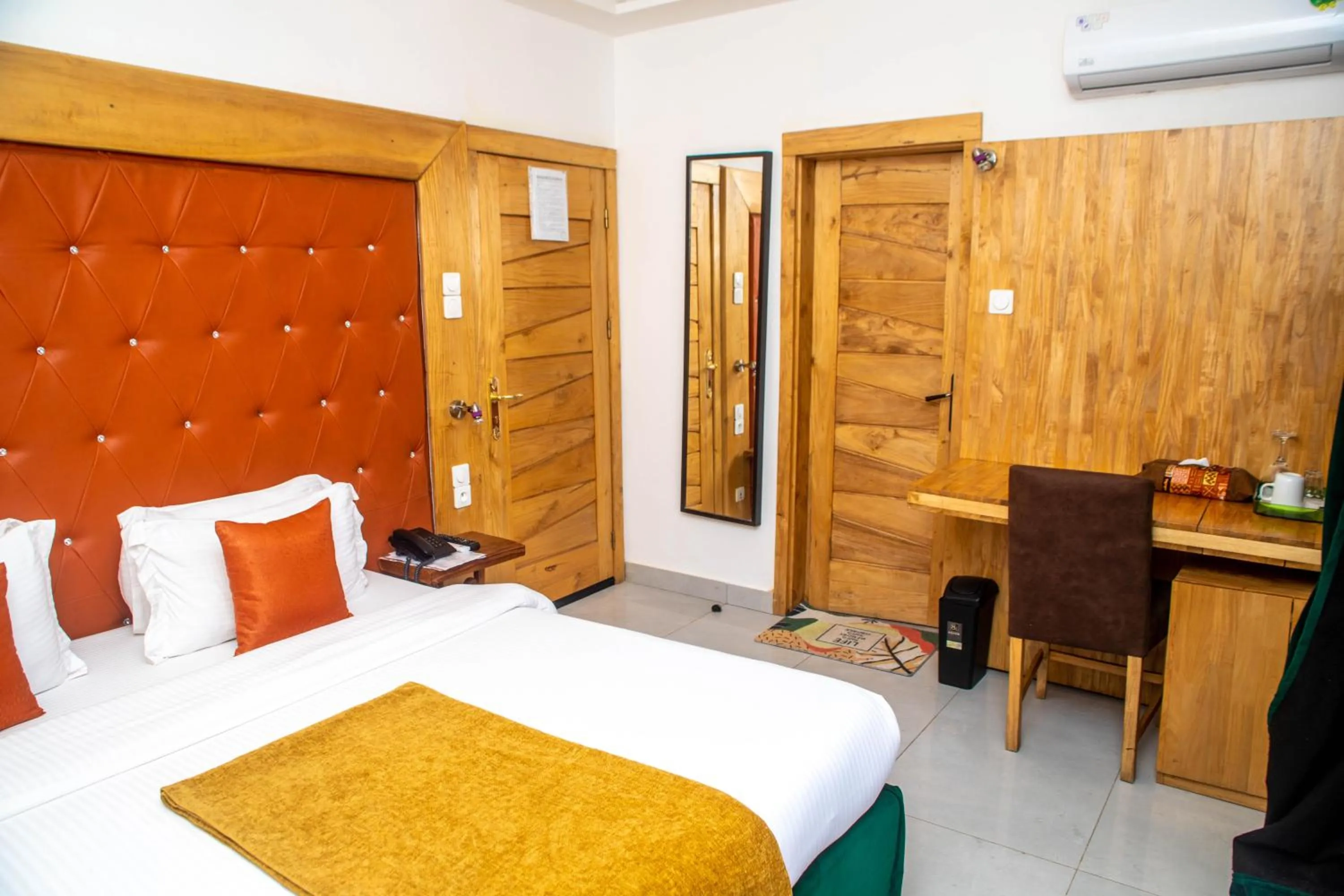 Bedroom, Bed in Hotel Les Orchidées