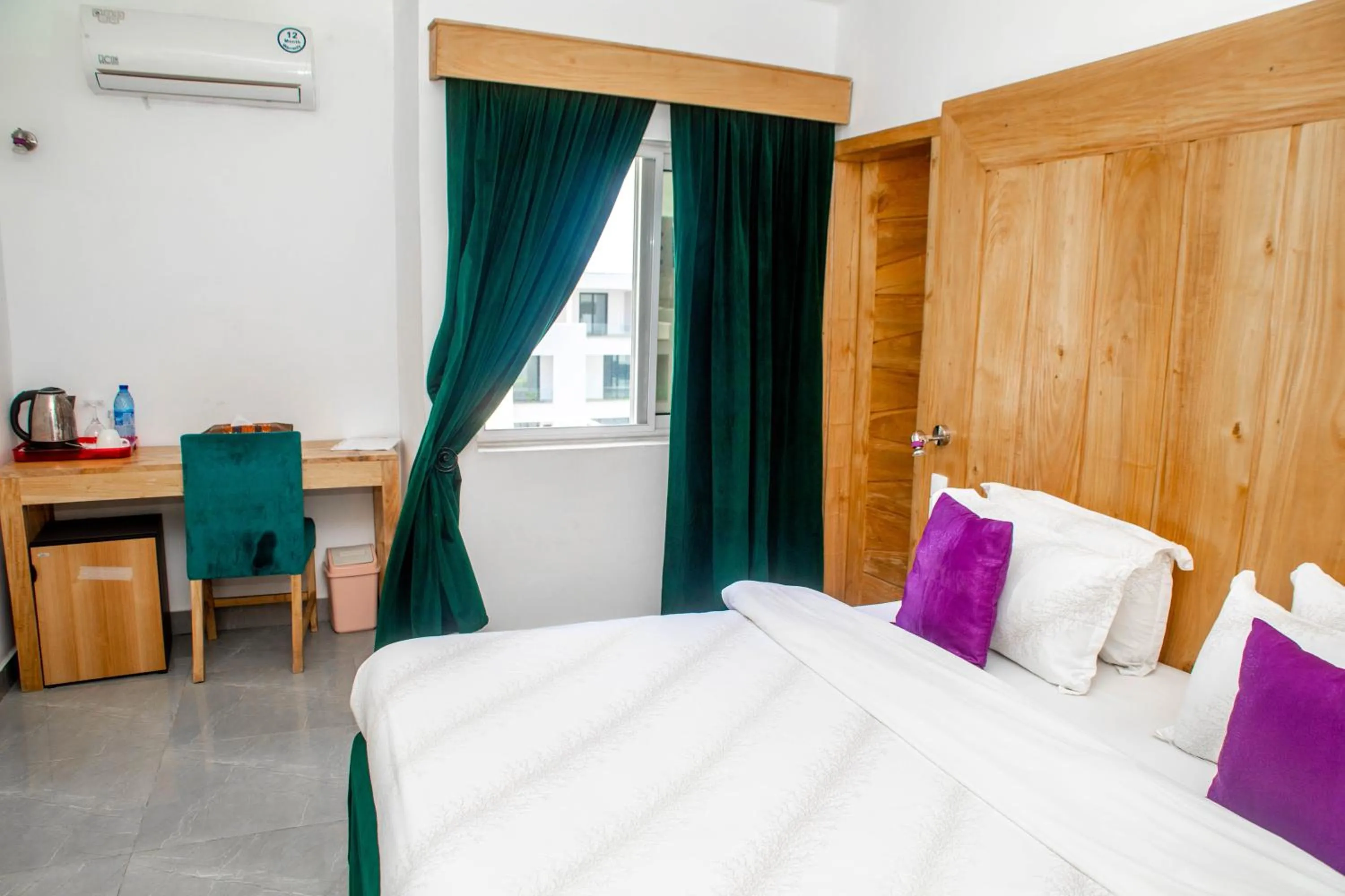 Bedroom, Bed in Hotel Les Orchidées