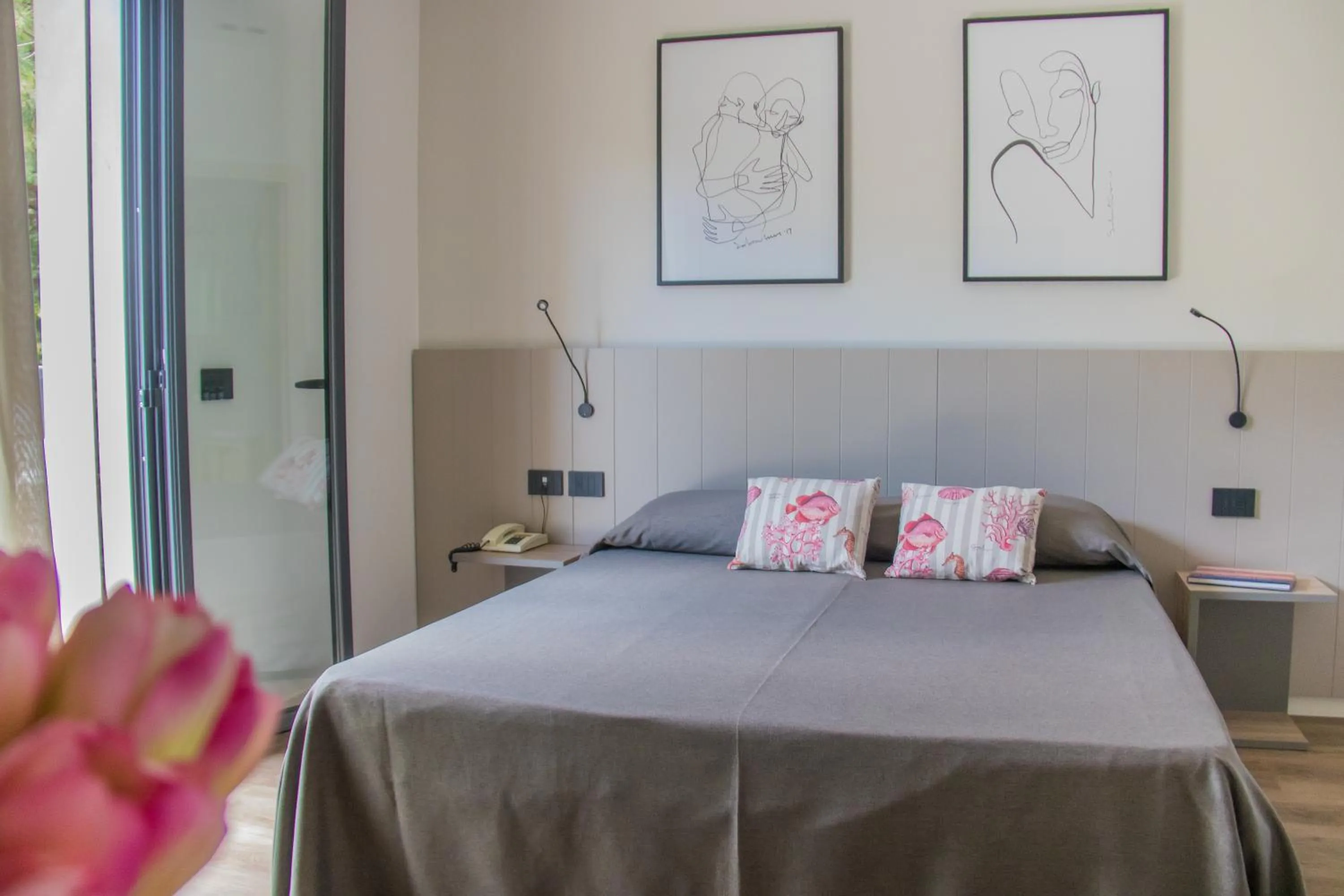 Bedroom, Bed in Renzo Hotel