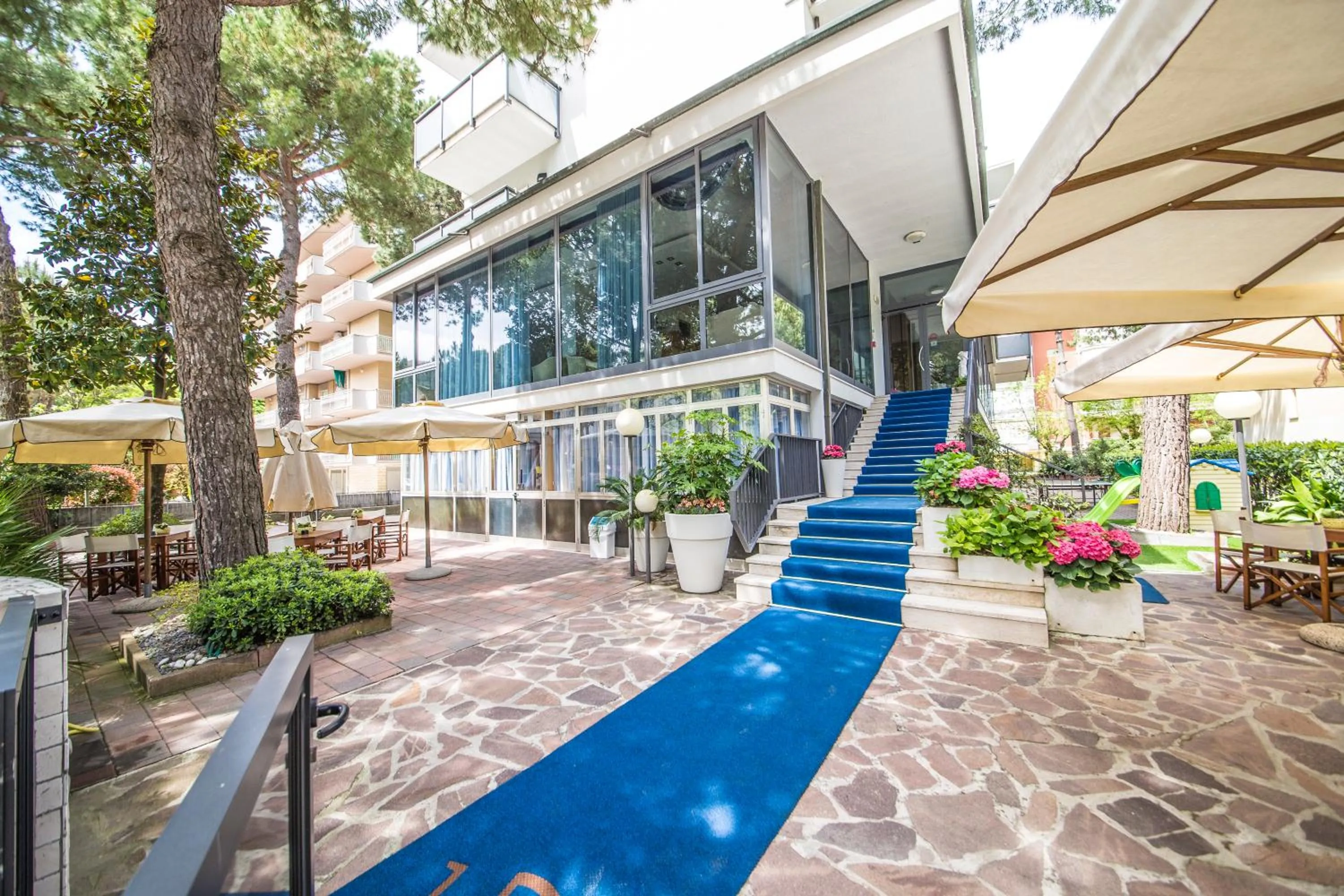 Facade/entrance in Renzo Hotel