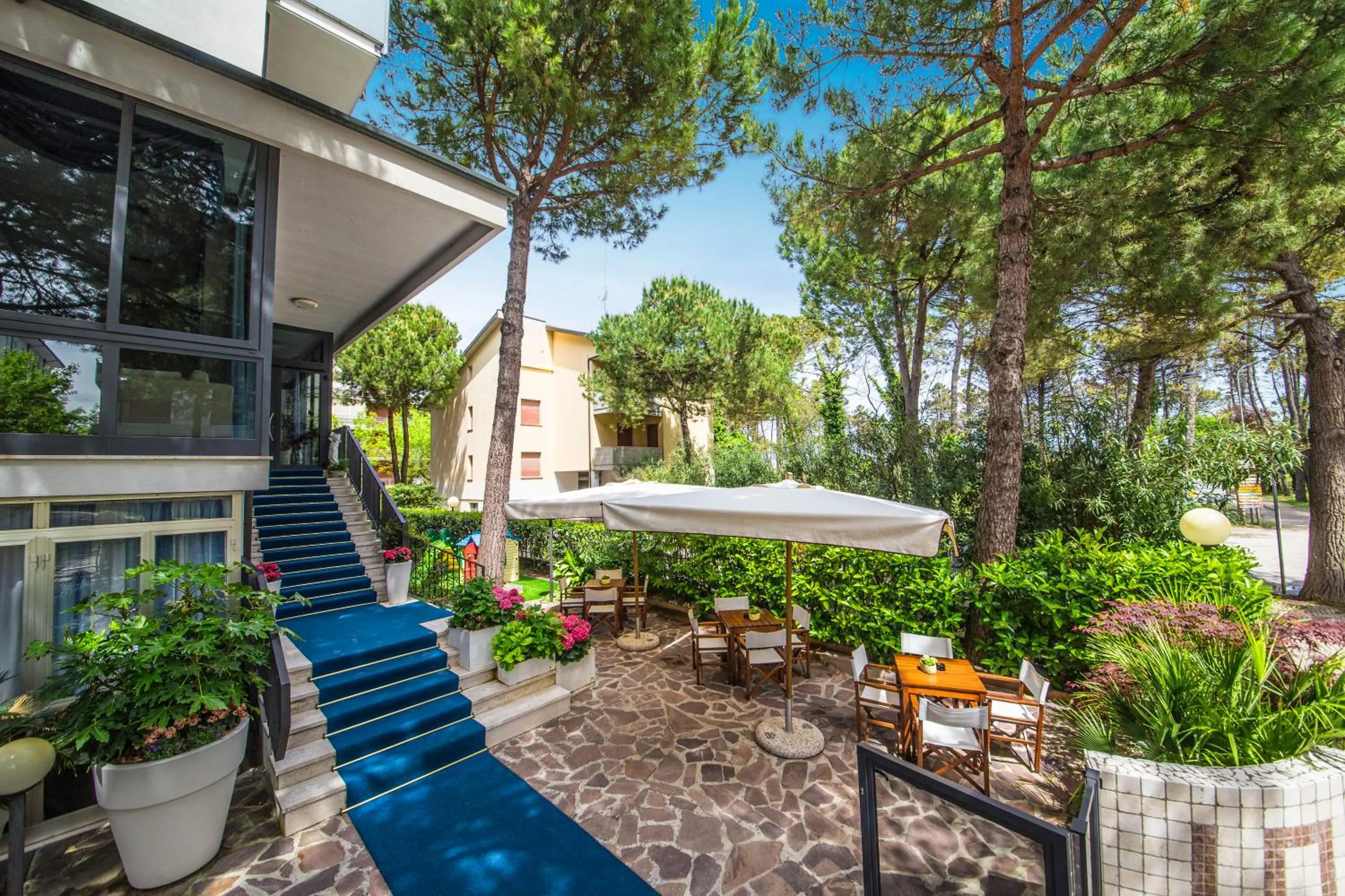 Facade/entrance in Renzo Hotel