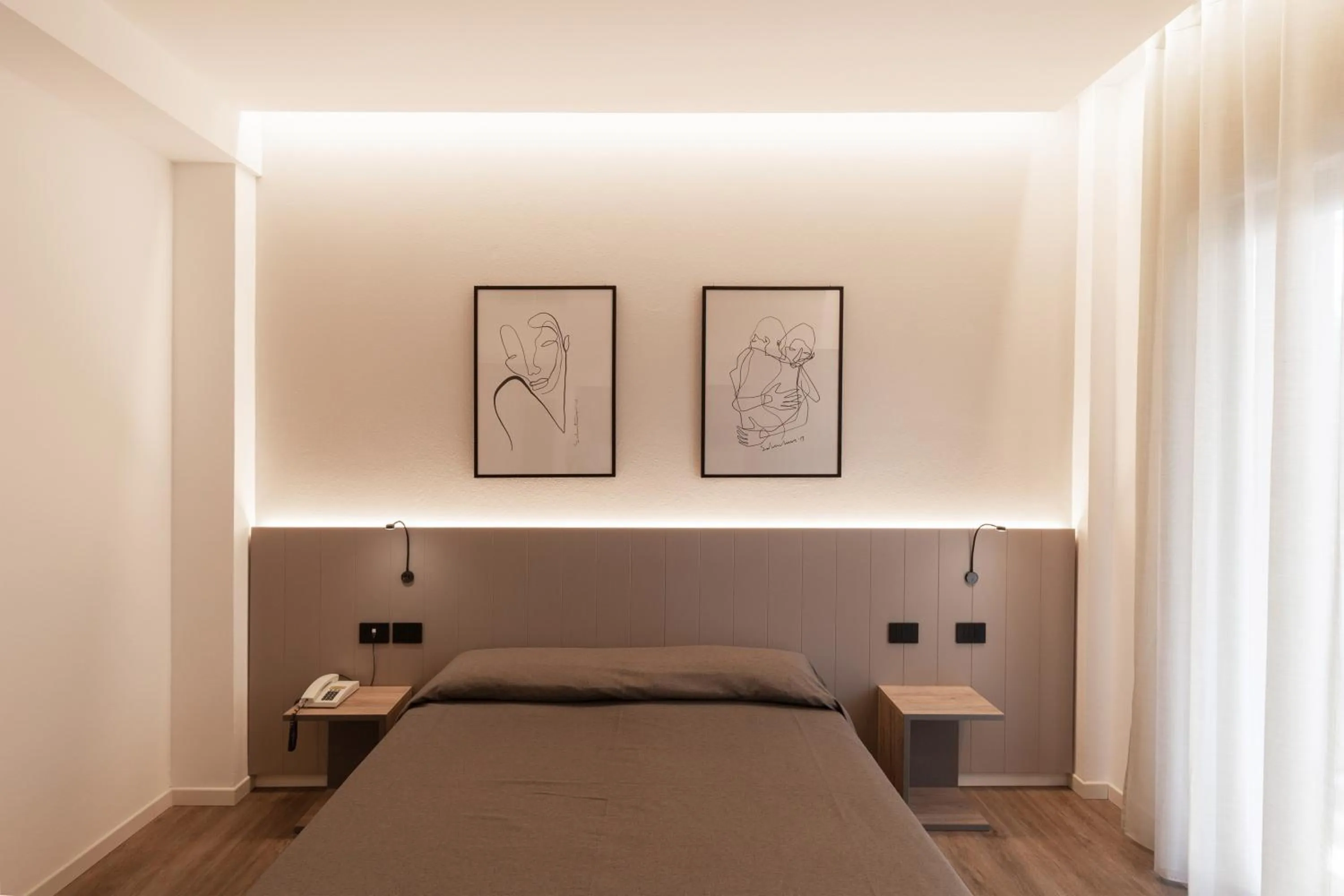 Bedroom, Bed in Renzo Hotel