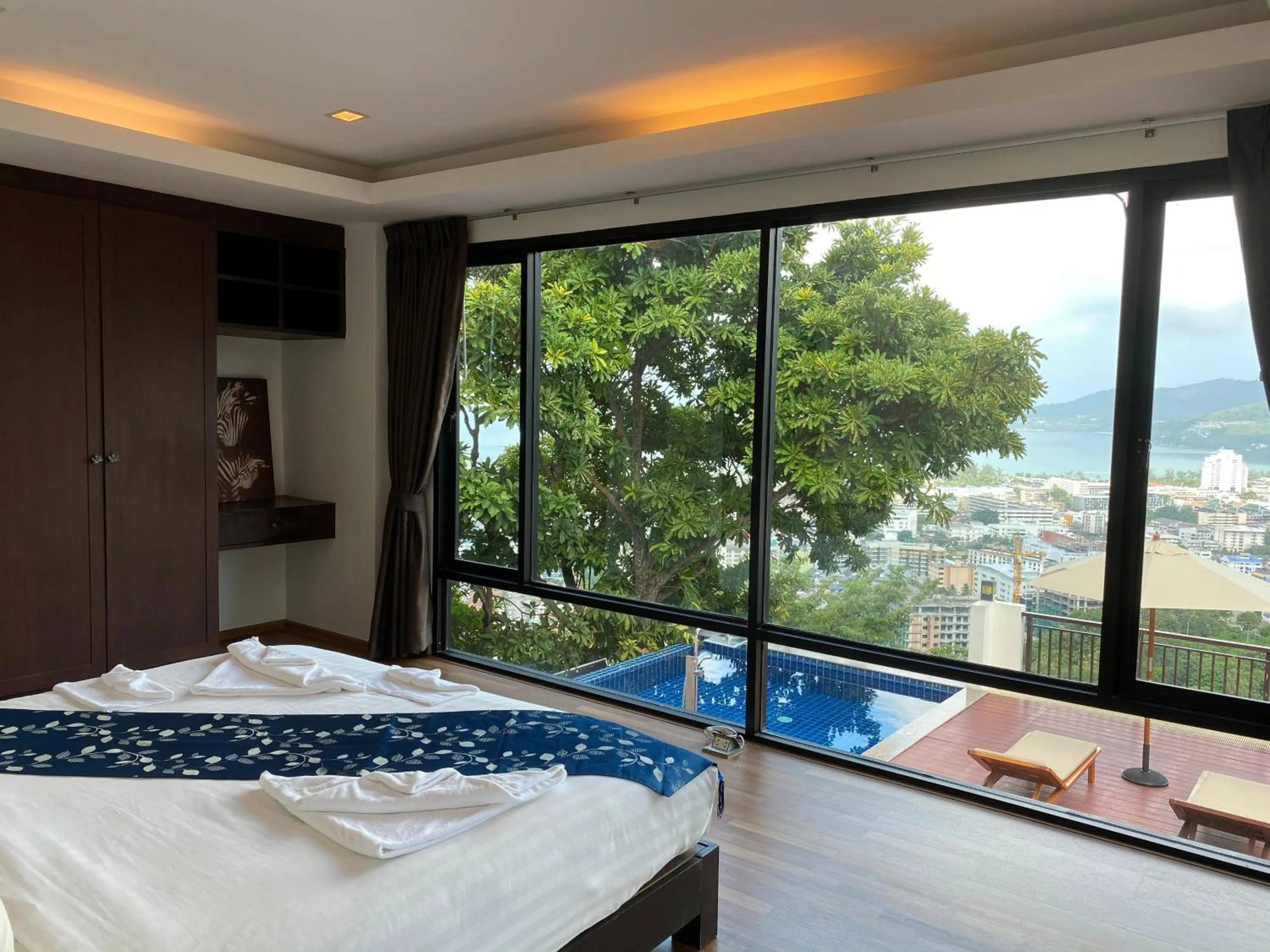 Swimming pool, Bed in Sunset Bay View Phuket