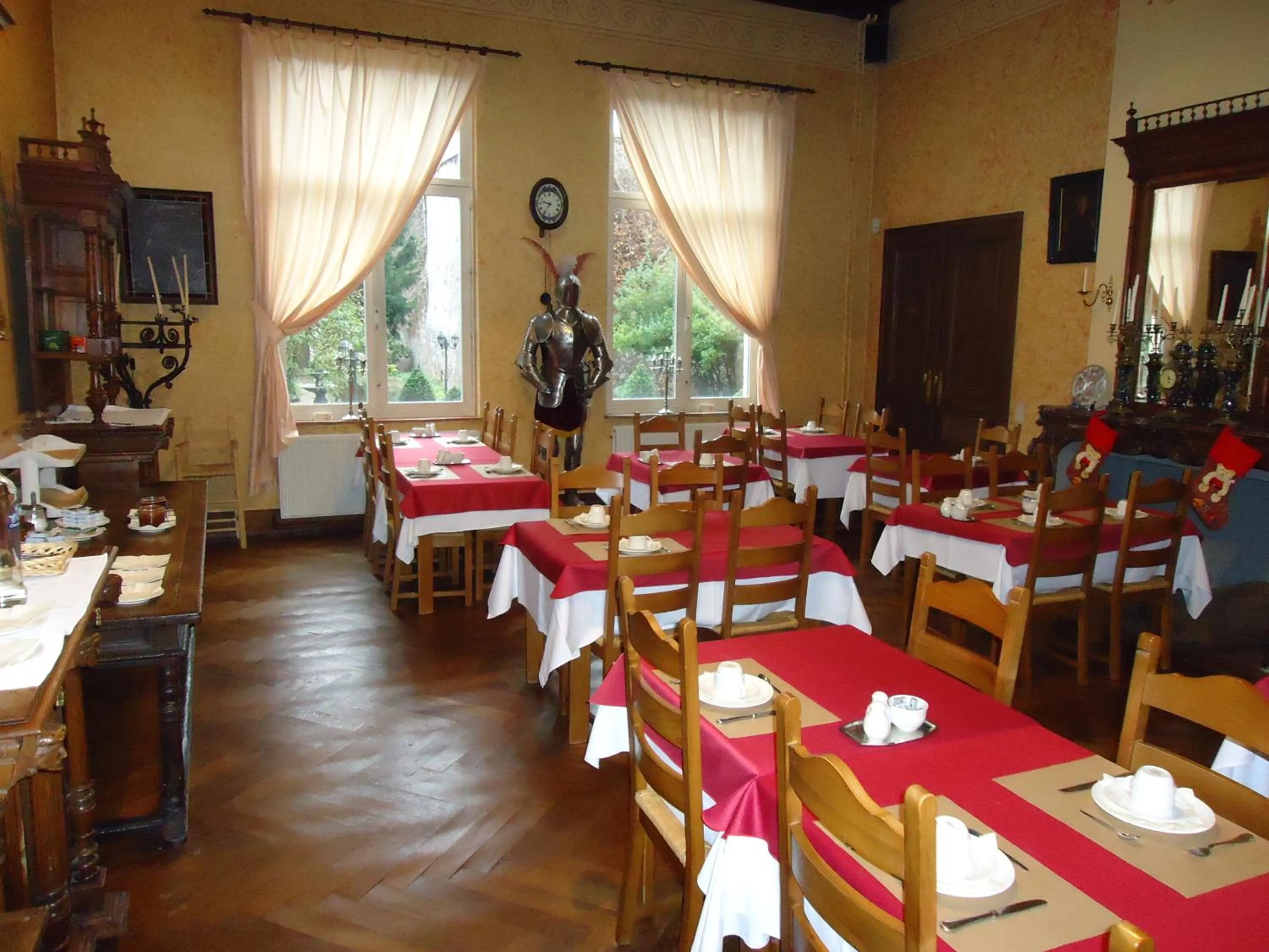 Restaurant/places to eat in Erasmus Hotel