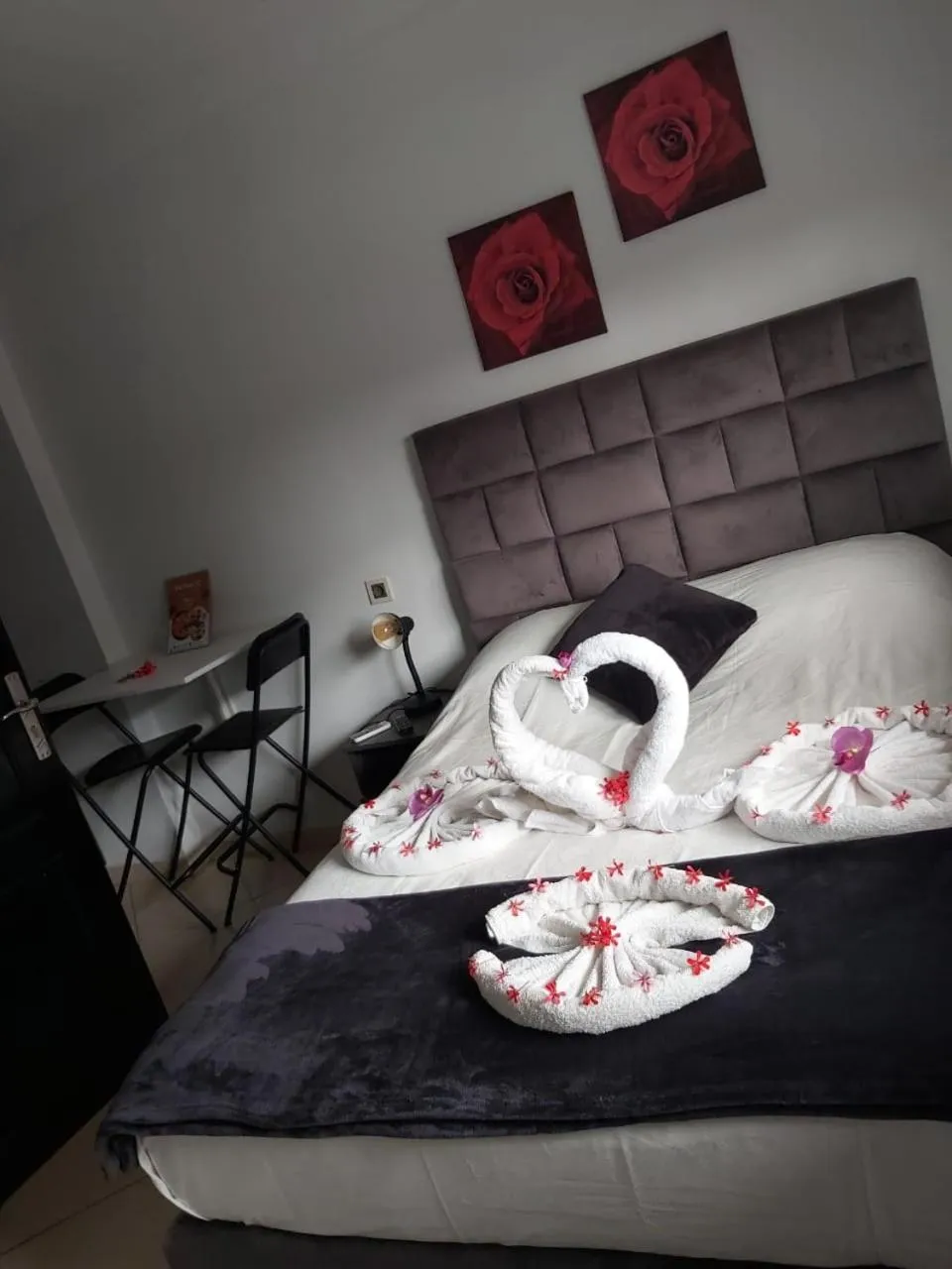 Bed in Appart Hotel Monaco