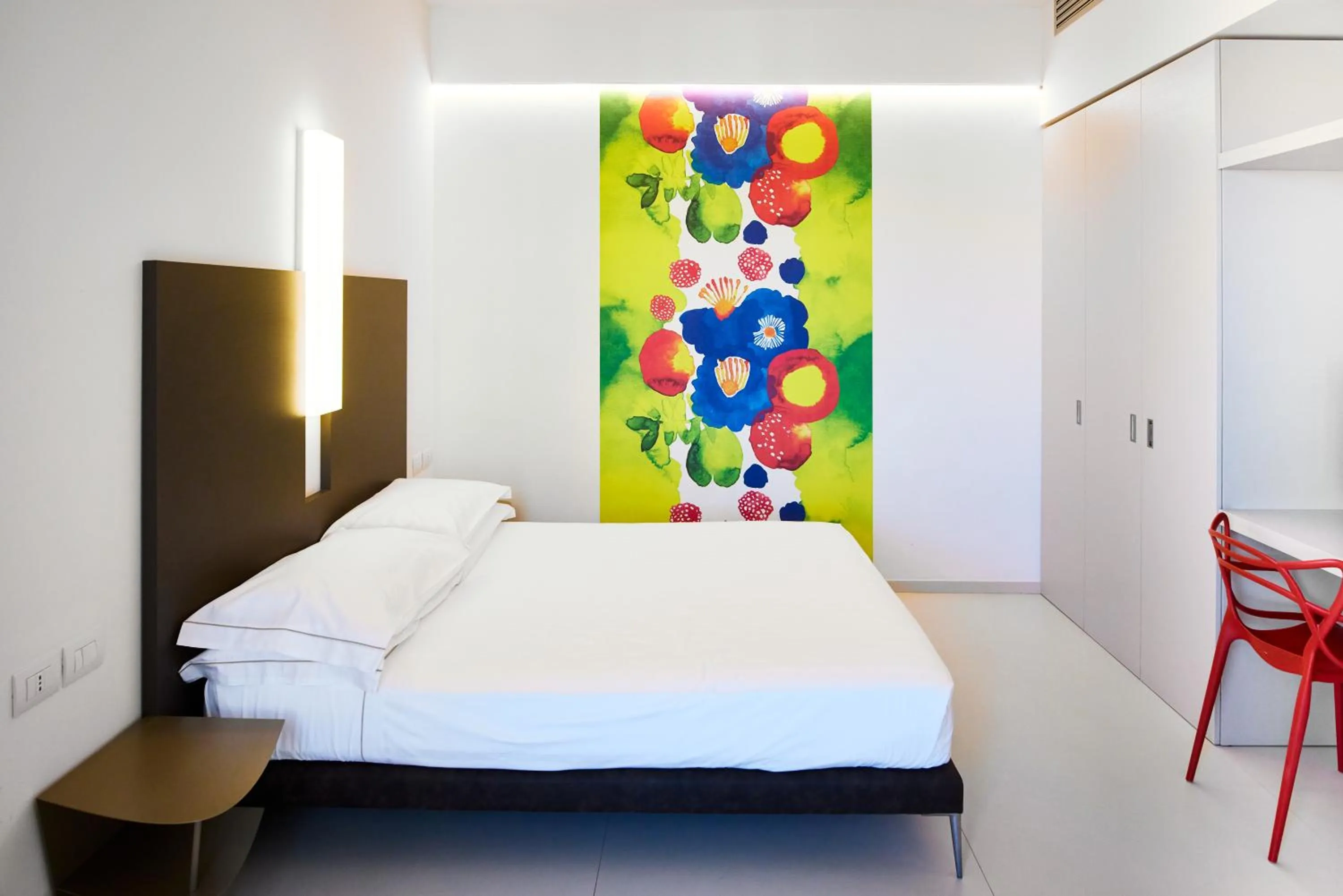 Photo of the whole room, Bed in Residence Cristallo Senigallia